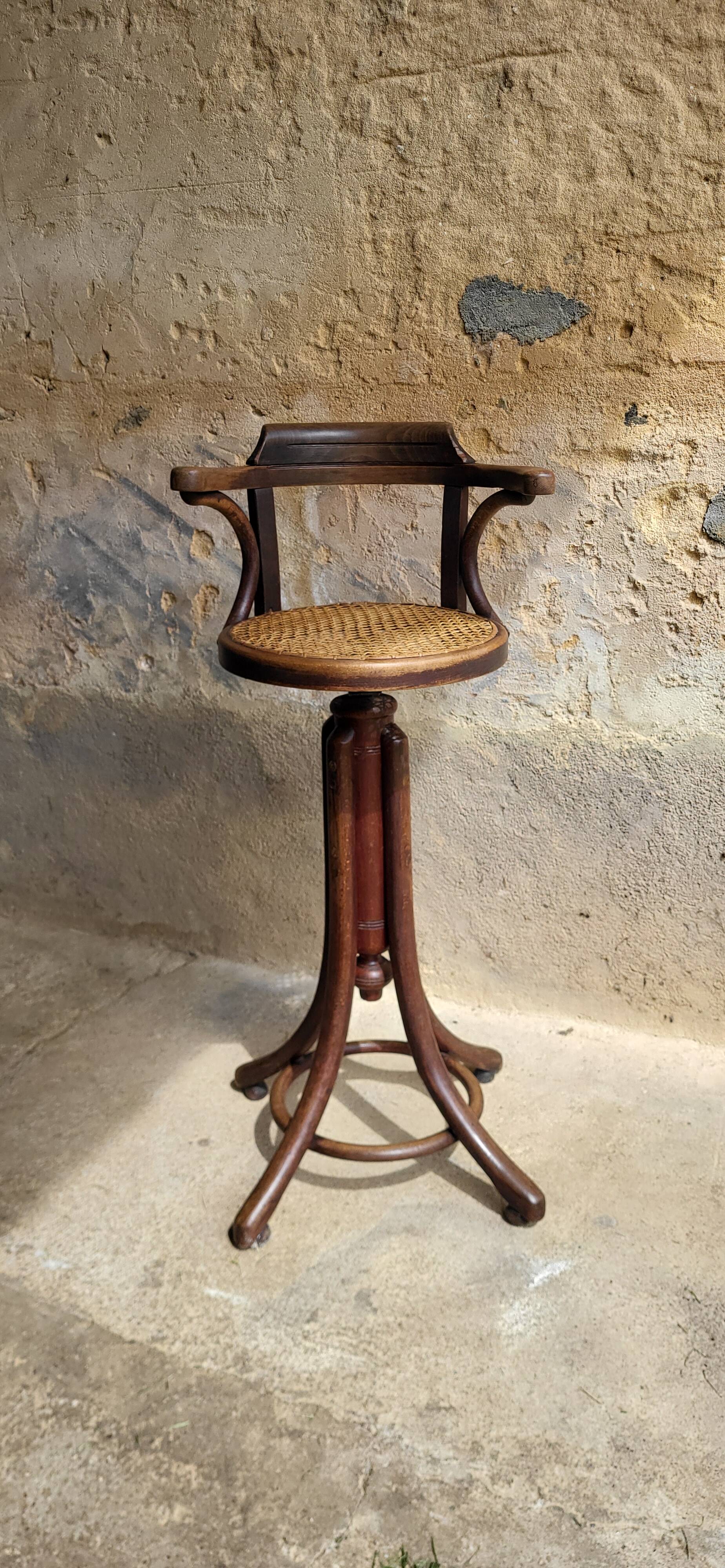 Baumann children's hairdresser's chair