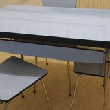 Table en formica bleu et ses 3 chaises