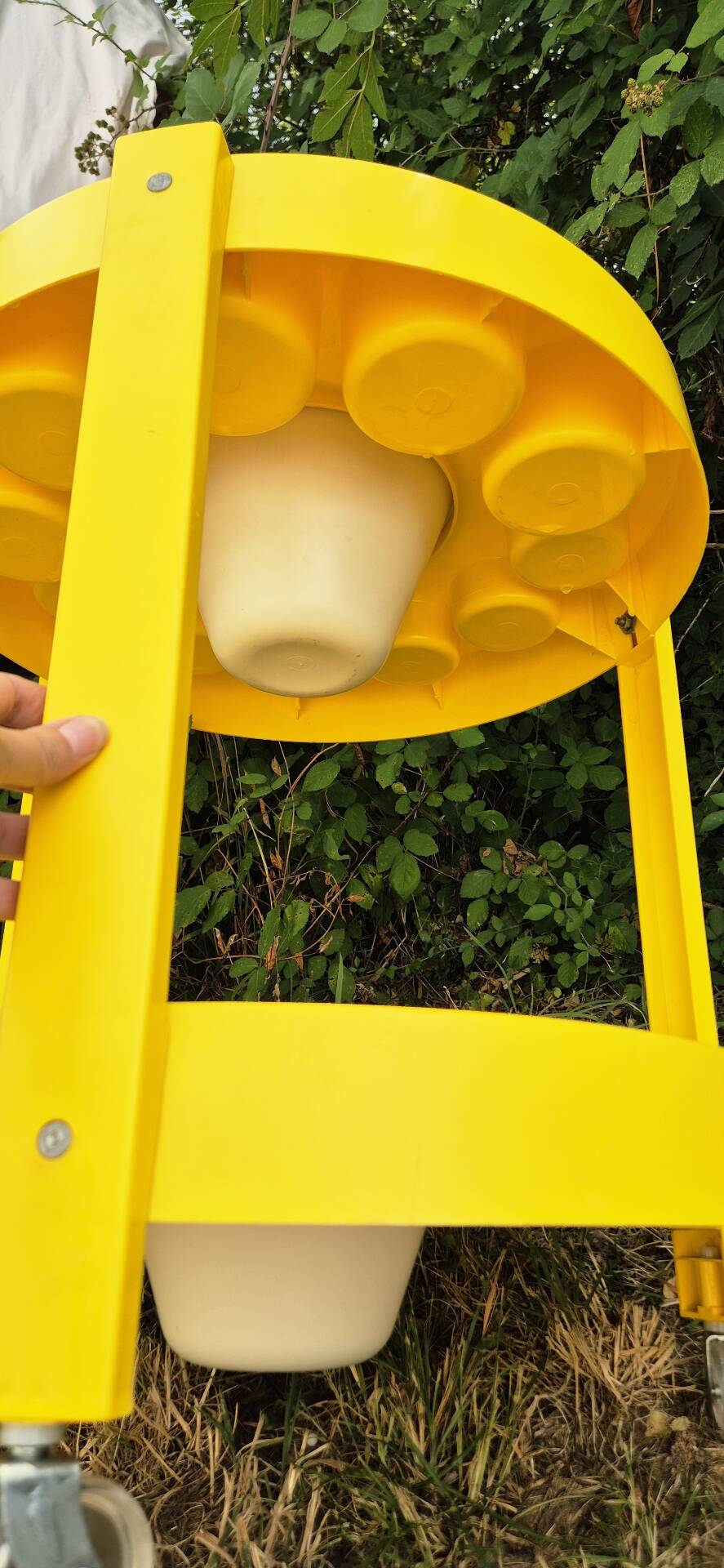 Serving trolley for drinks in yellow plastic, space age 1970.