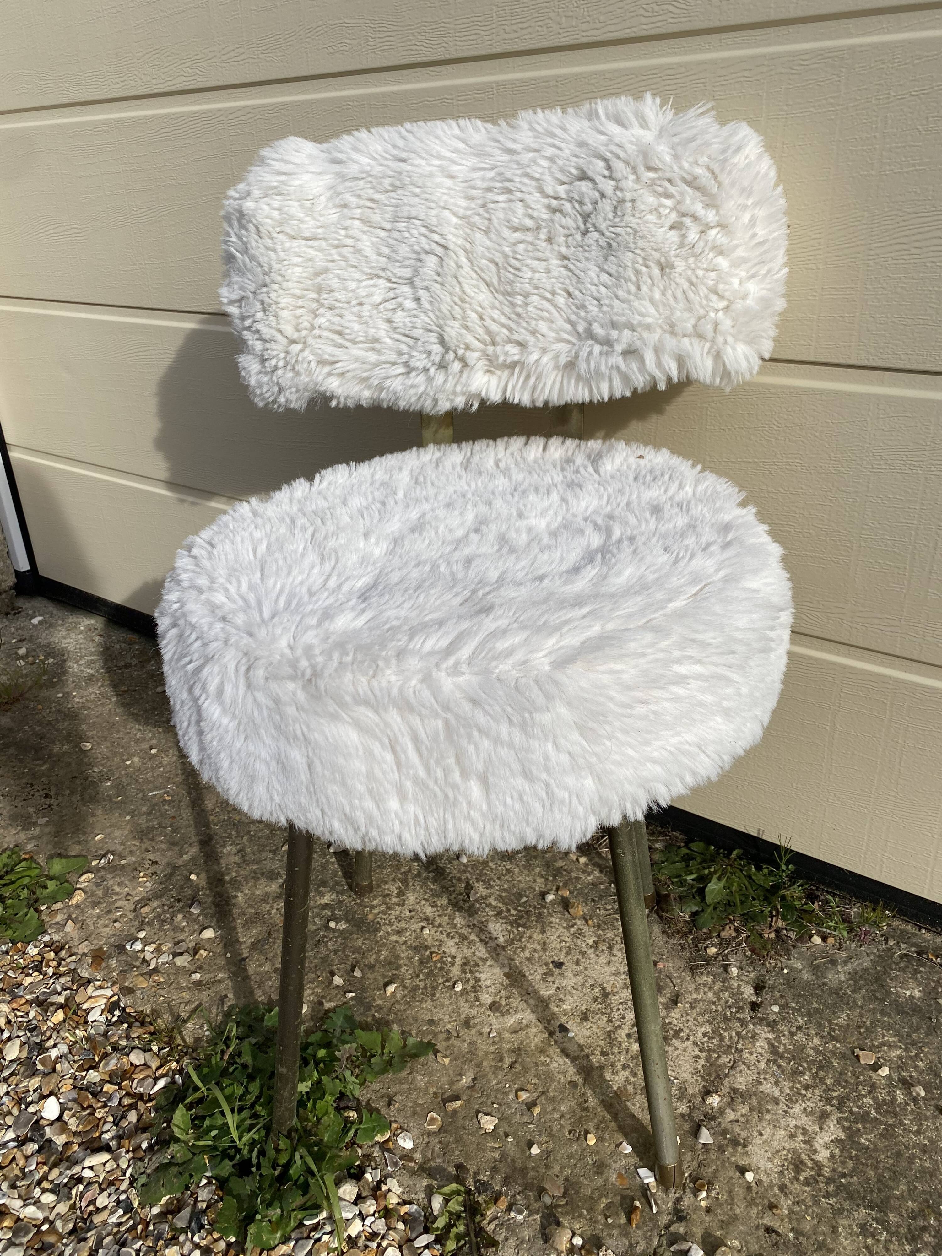 Vintage moumoute chair