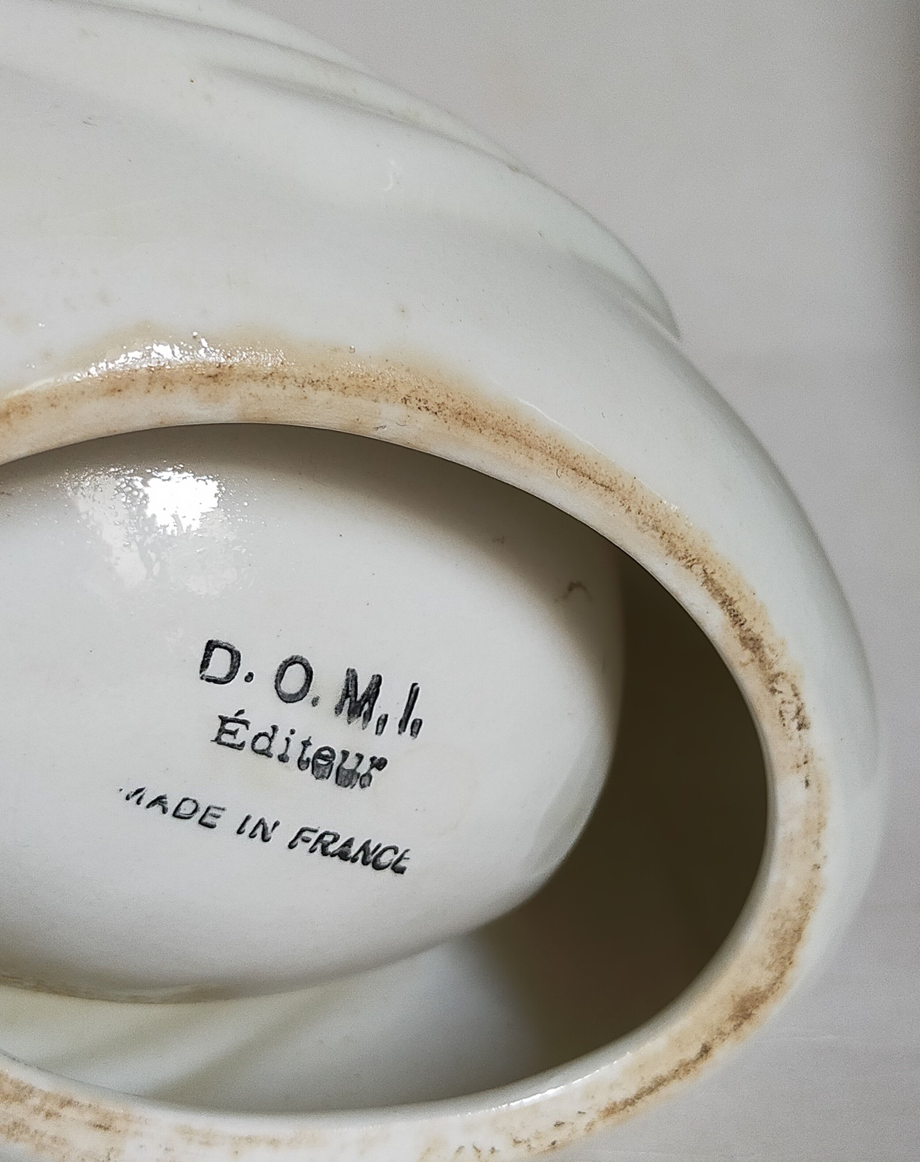 Empty pockets bird soap holder white ceramic Art-deco