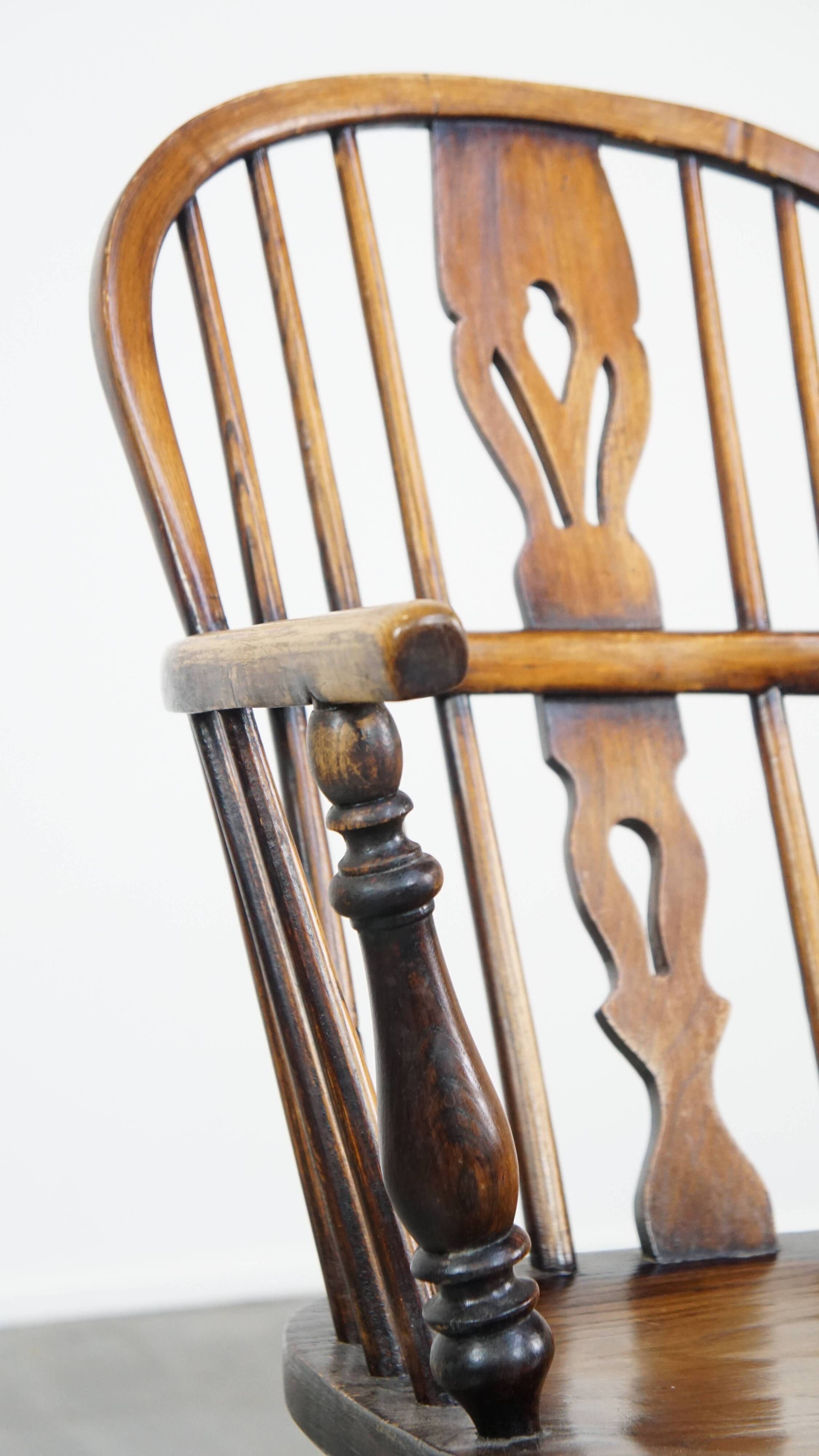 English wooden Windsor dining room/side chair