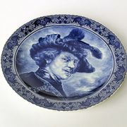 Assiette murale en céramique Boch Belgique représentant le peintre Rembrandt