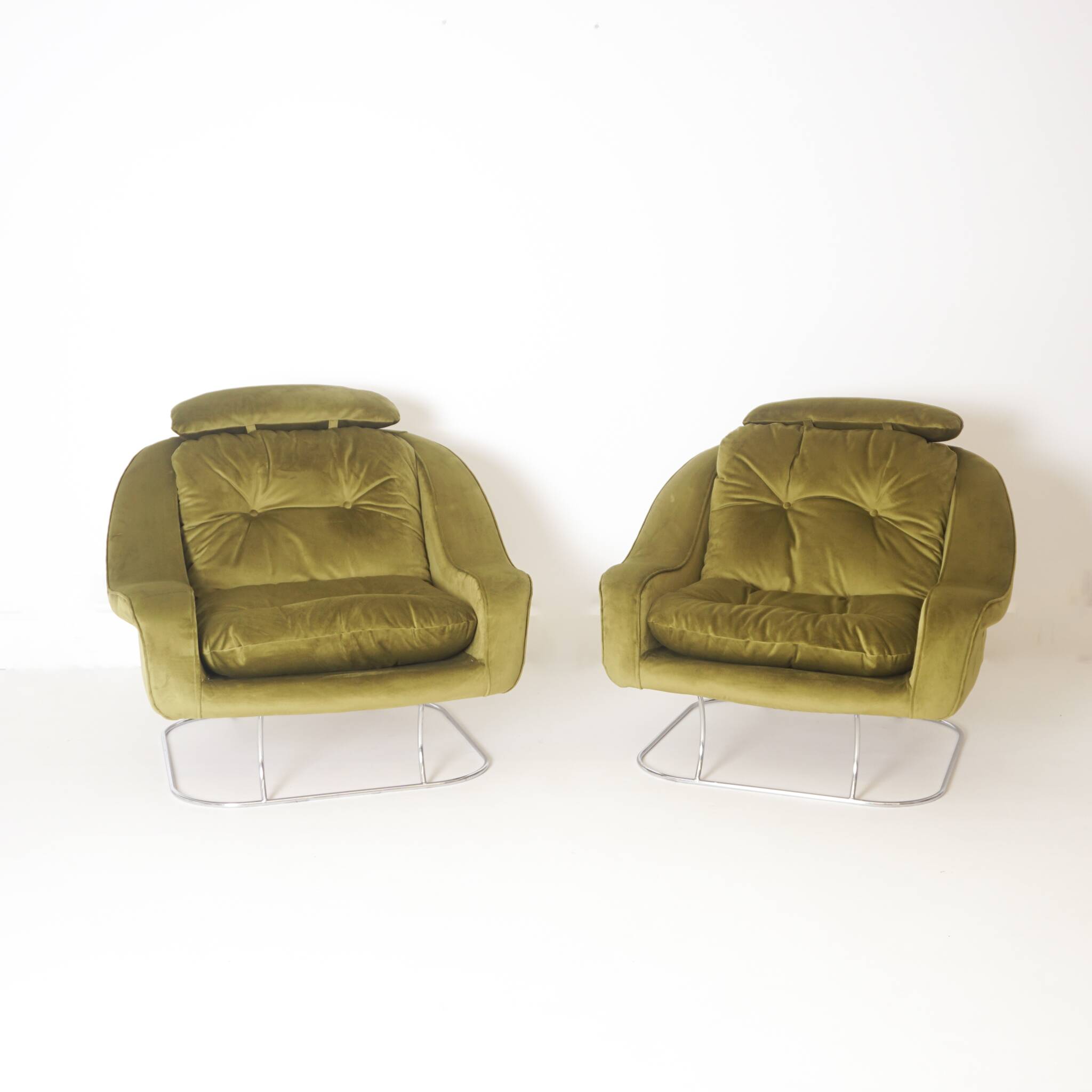 Pair of green velvet armchairs, 1970