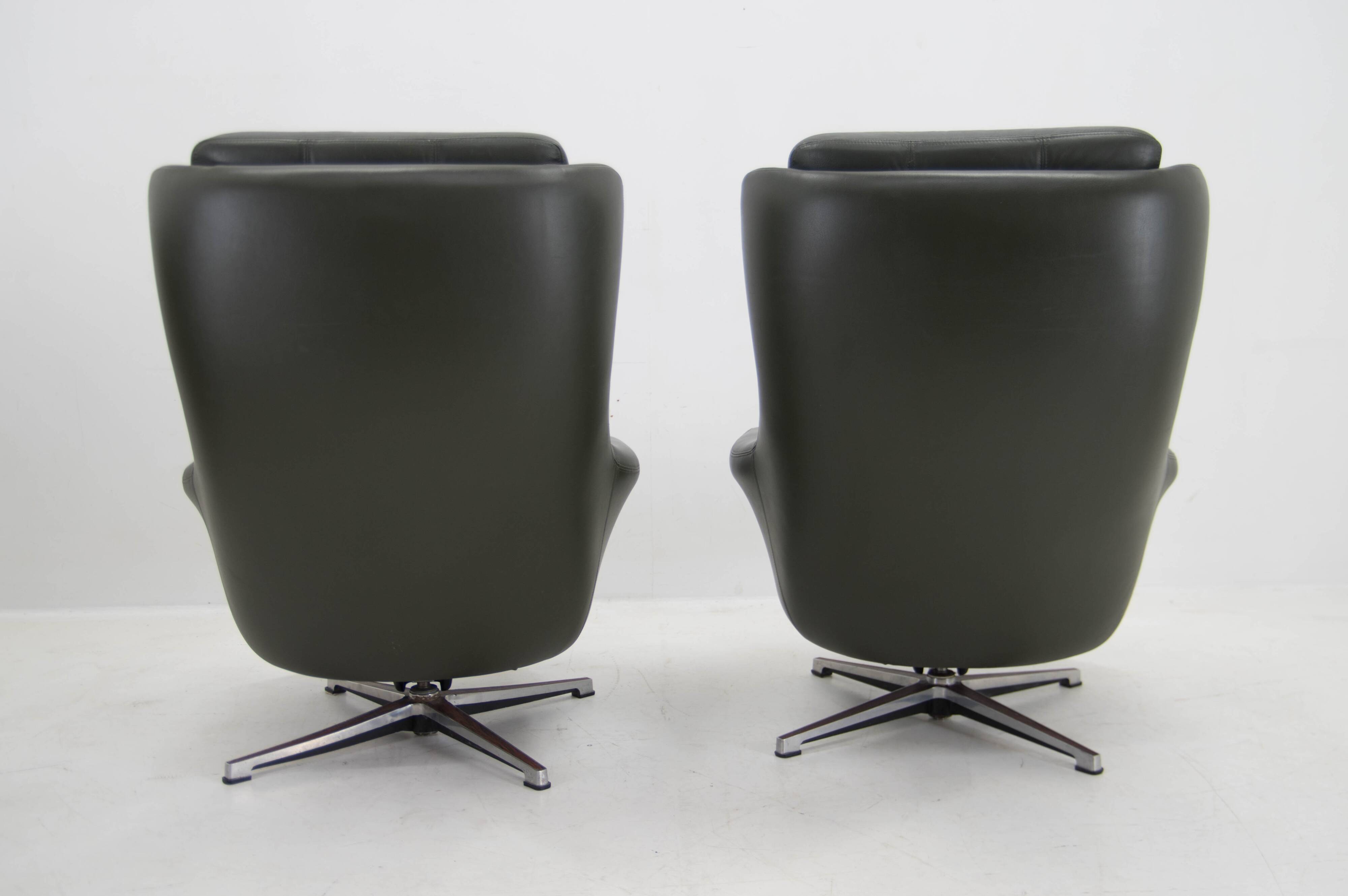 Set of Two Midcentury Swivel Rocking Leather Armchairs, Peem, Finland, 1970s