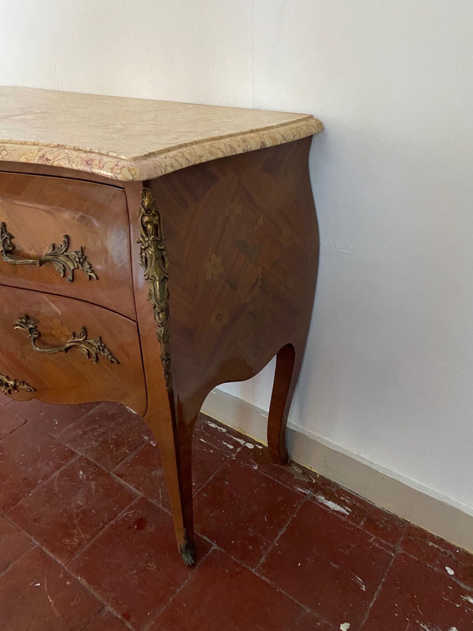 Chest of drawers in marquetry