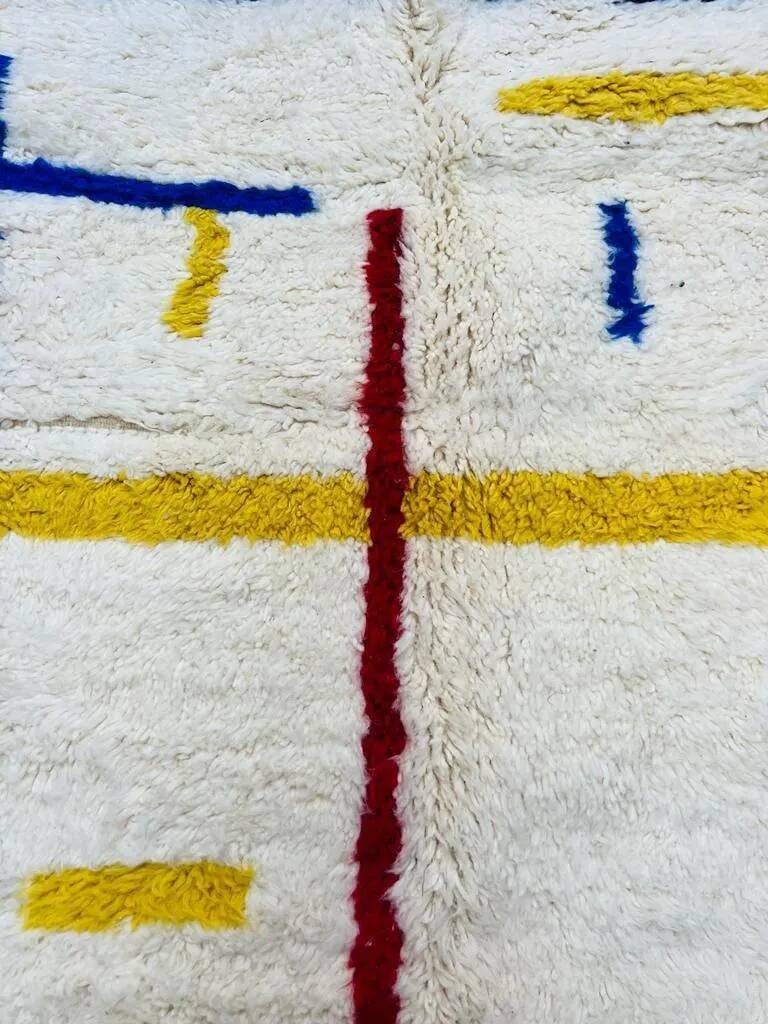 Traditional Moroccan rug made of natural wool, 2.5 x 1.5 m.