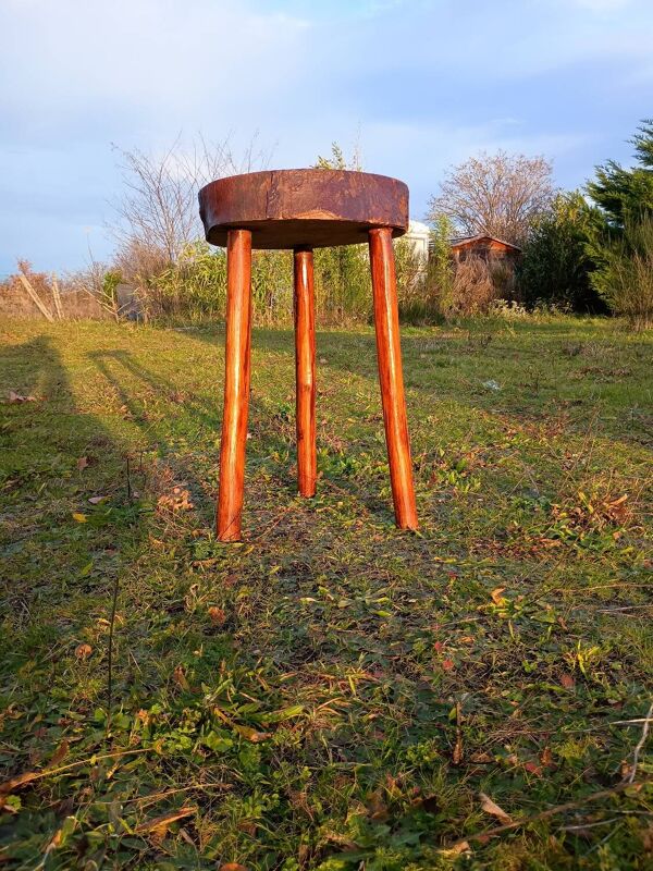 Tabouret tripode brutaliste