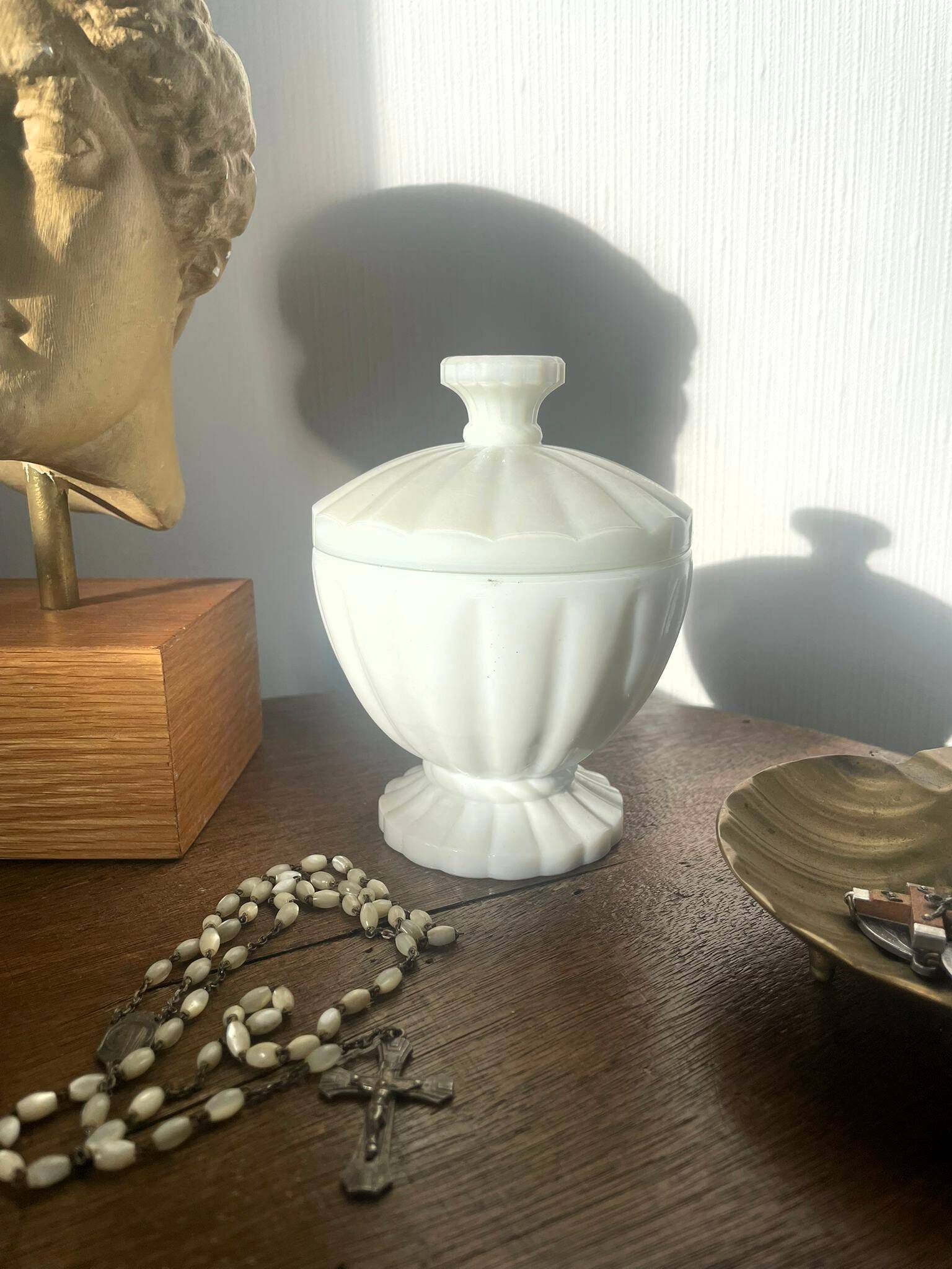 White opaline bonbonnière