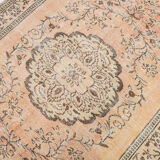 Madallion classic style distressed rug 266x161 cm