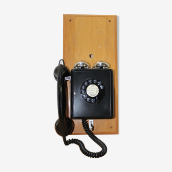 Black bakelite phone