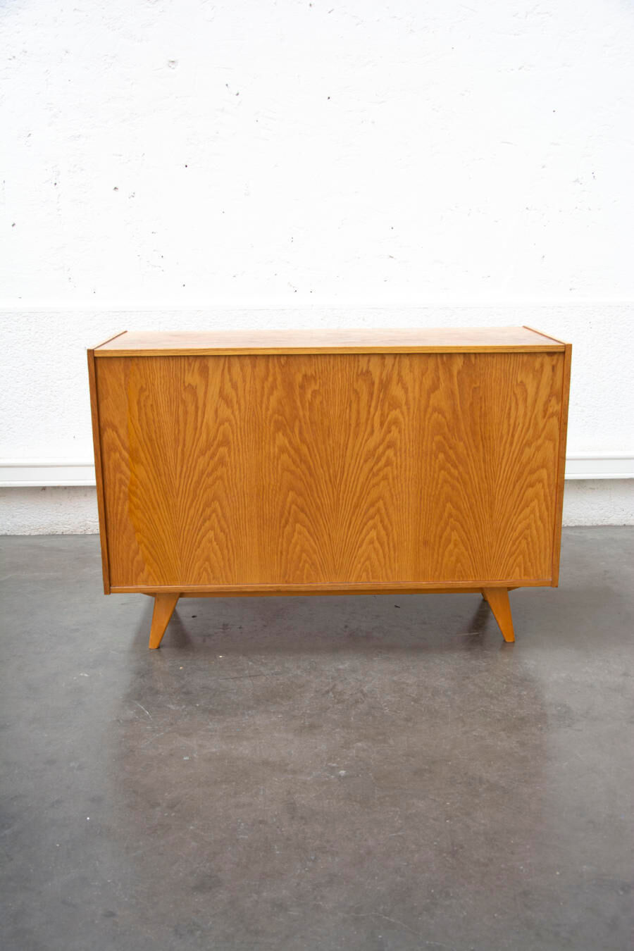 Buffet two-tone sliding doors