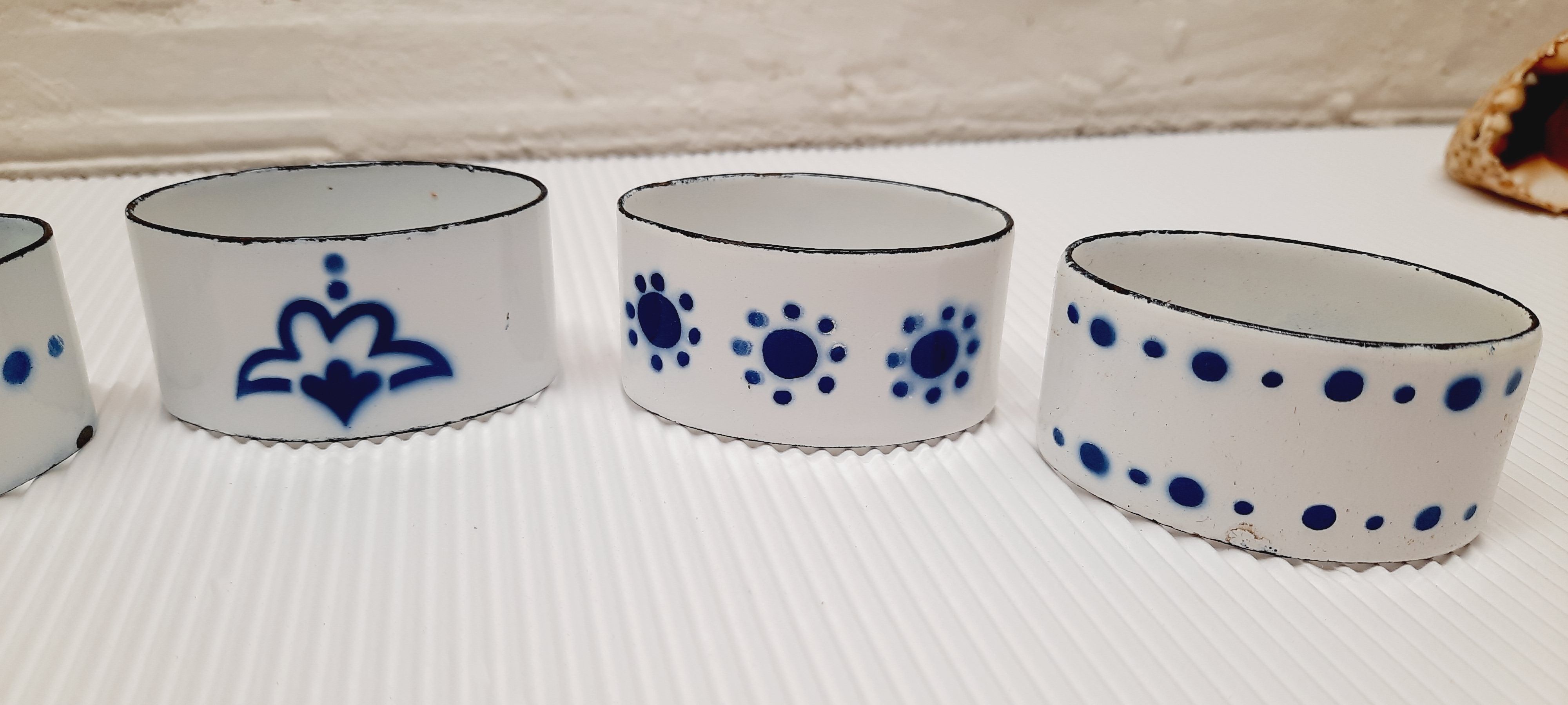 Lot 5 ronds de serviettes émaillés