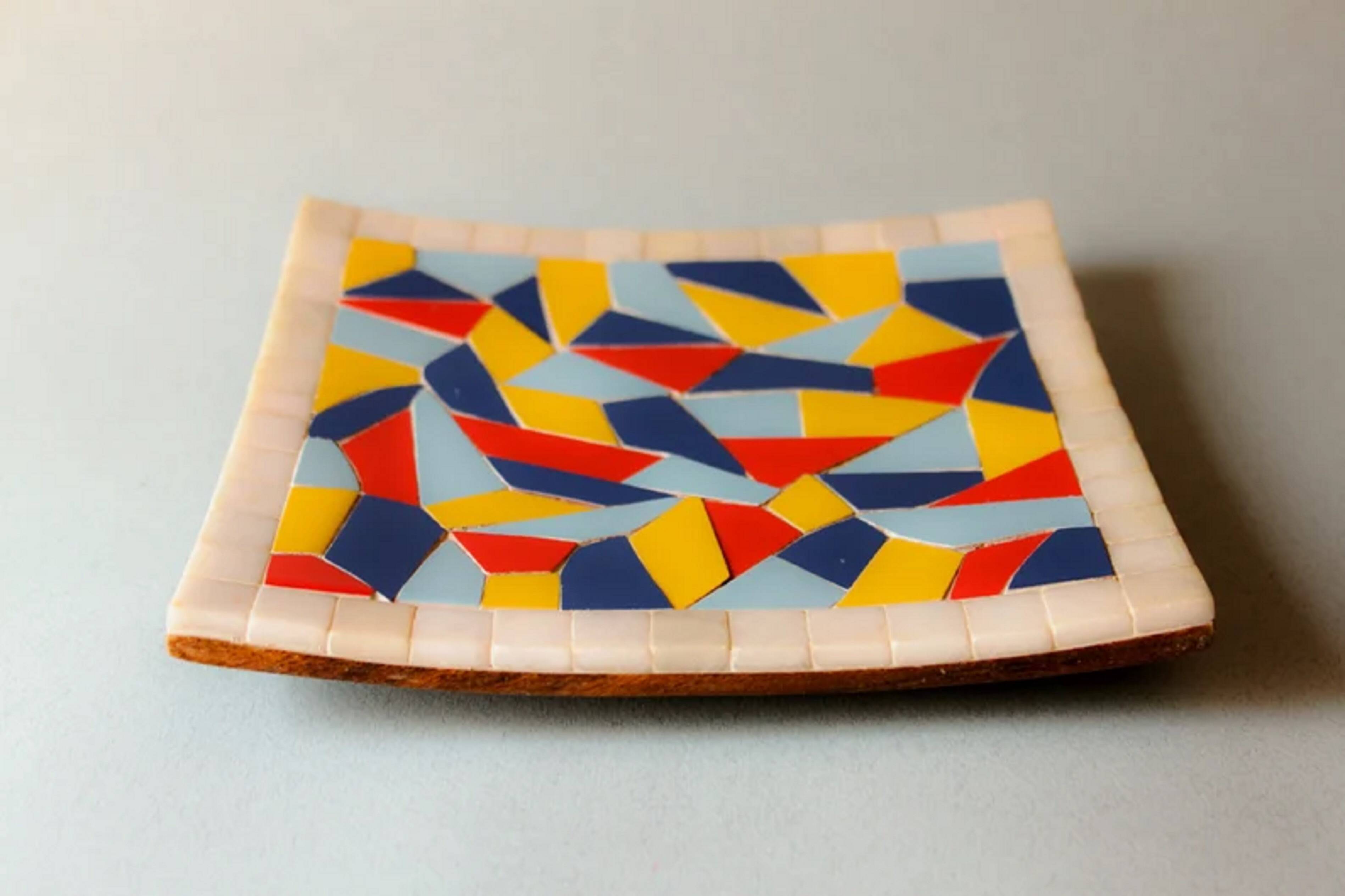 Plate decorated with modernist mosaic in trencadís style (Gaudí. Barcelona). Small tray.