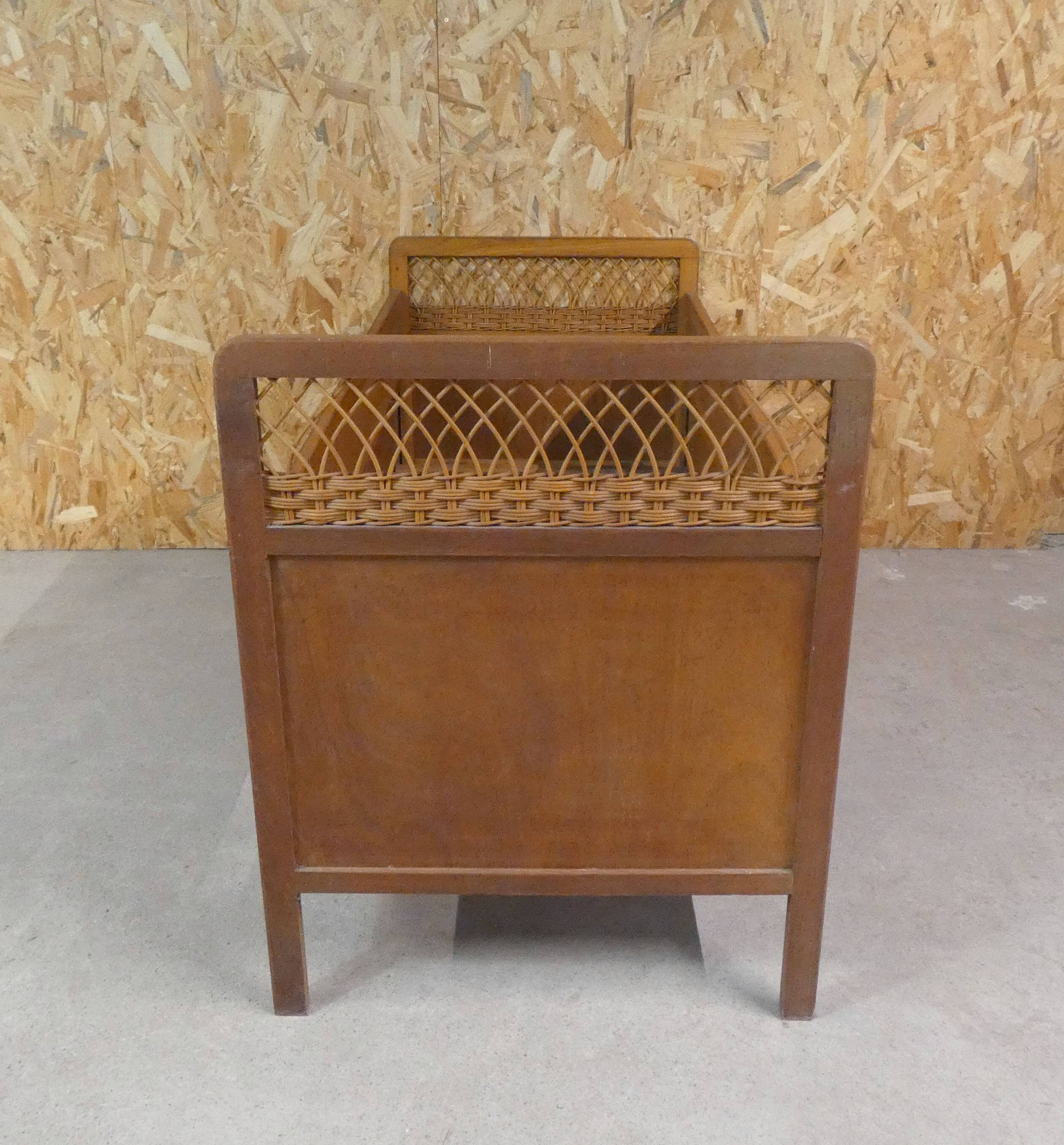 Vintage rattan and wood bed for children's compass feet