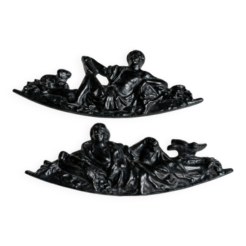Paire d'appliques de fronton néoclassiques en fonte, figures allongées, XIX