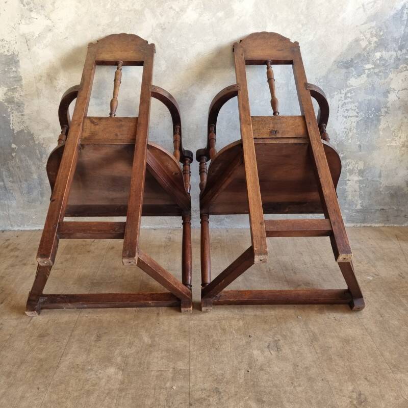 Chatting chairs