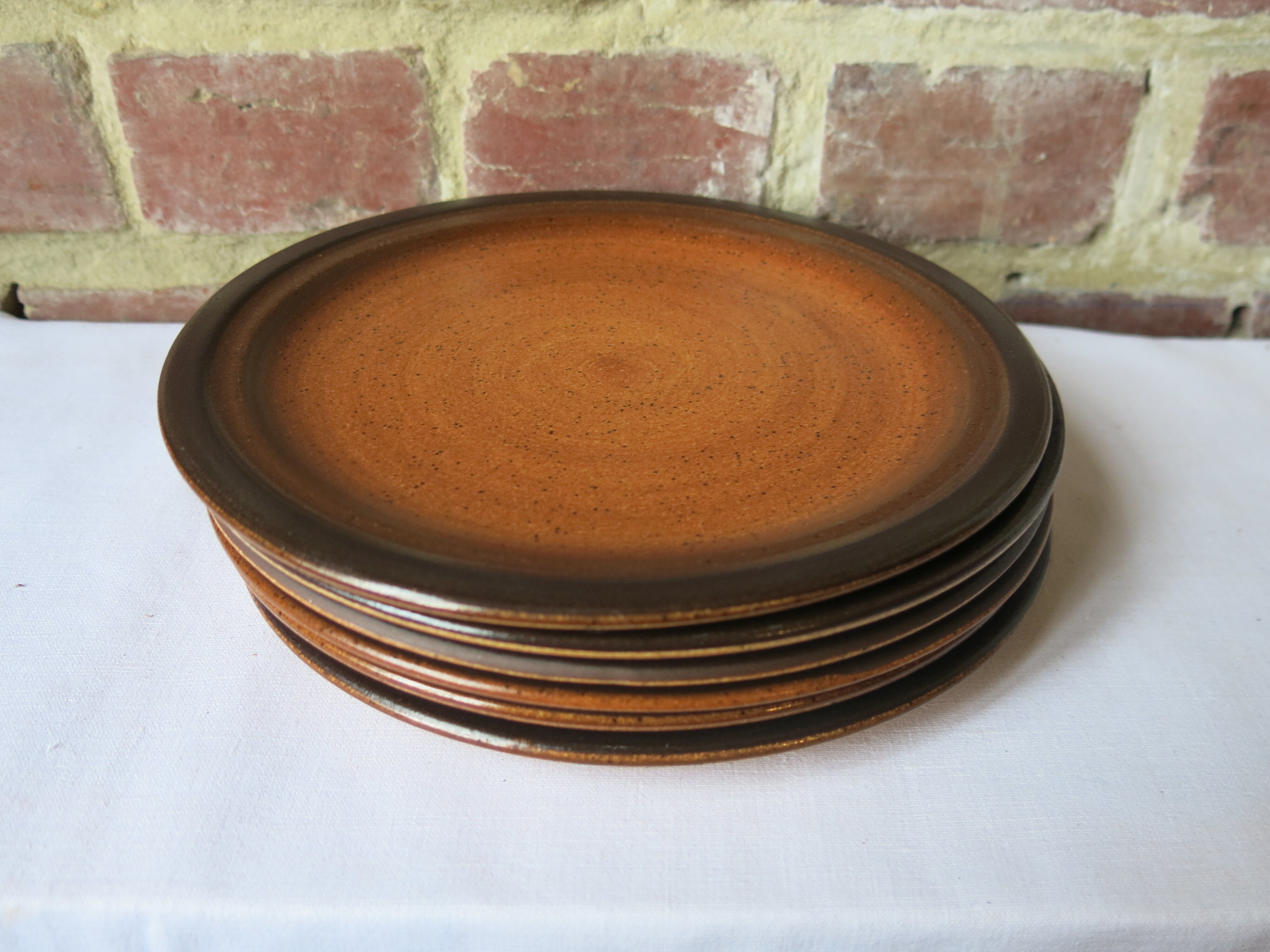 6 assiettes à dessert en grés marron de chez St Amand modèle "meylan"