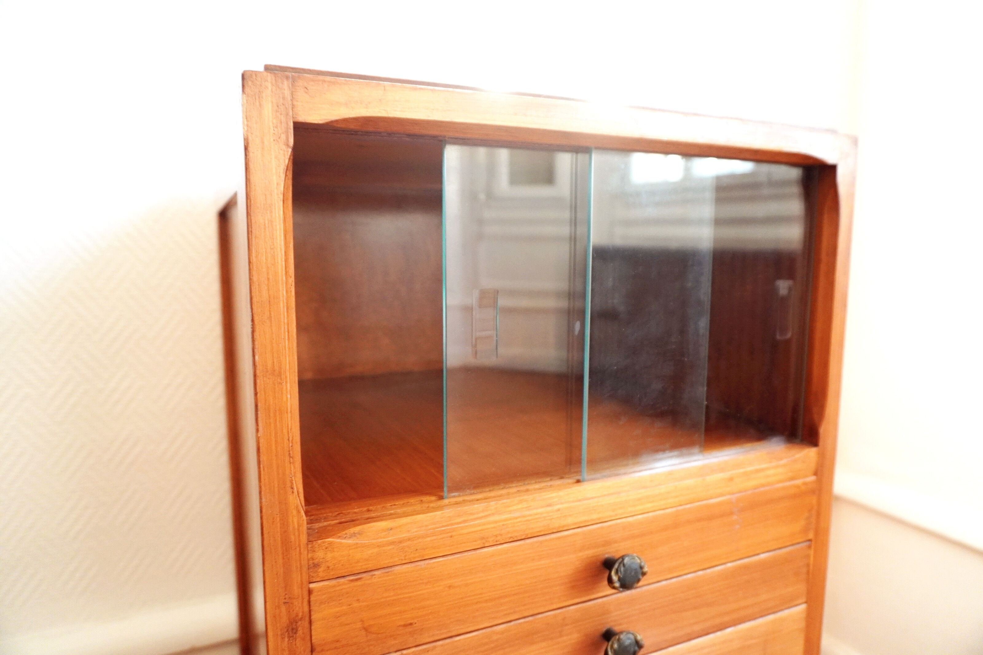 Small metier furniture chest of drawers with display case