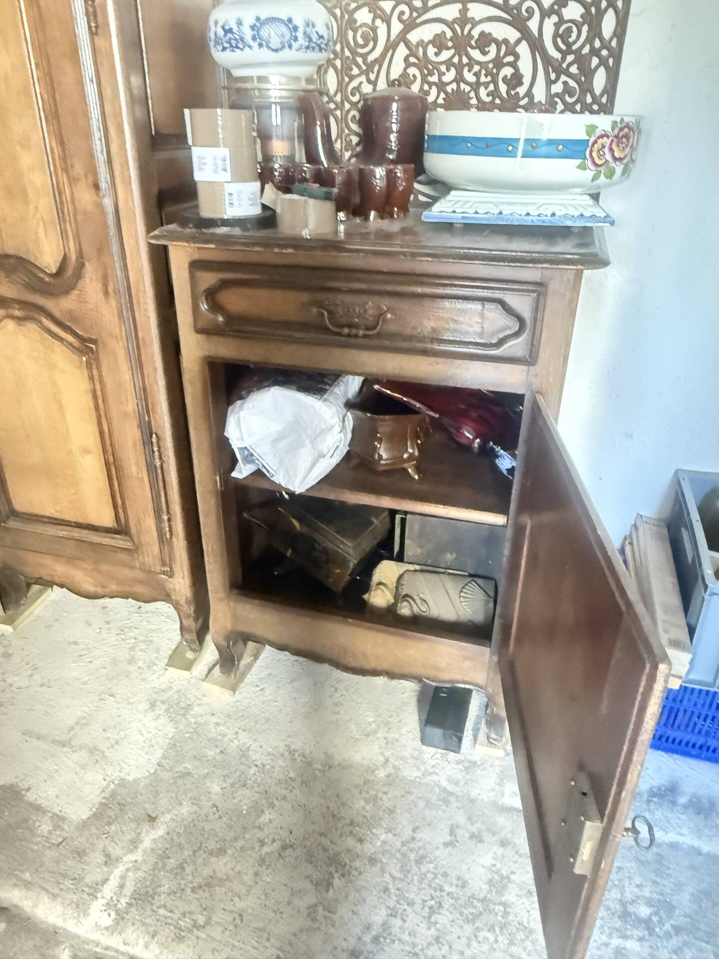Standing man & solid oak jam cabinet – Antique furniture