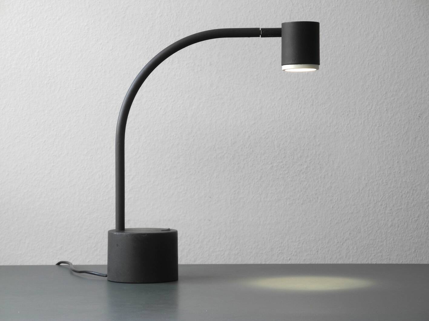 Original Sottsass Associati halogen table light - Halo Click 2 - by Philips