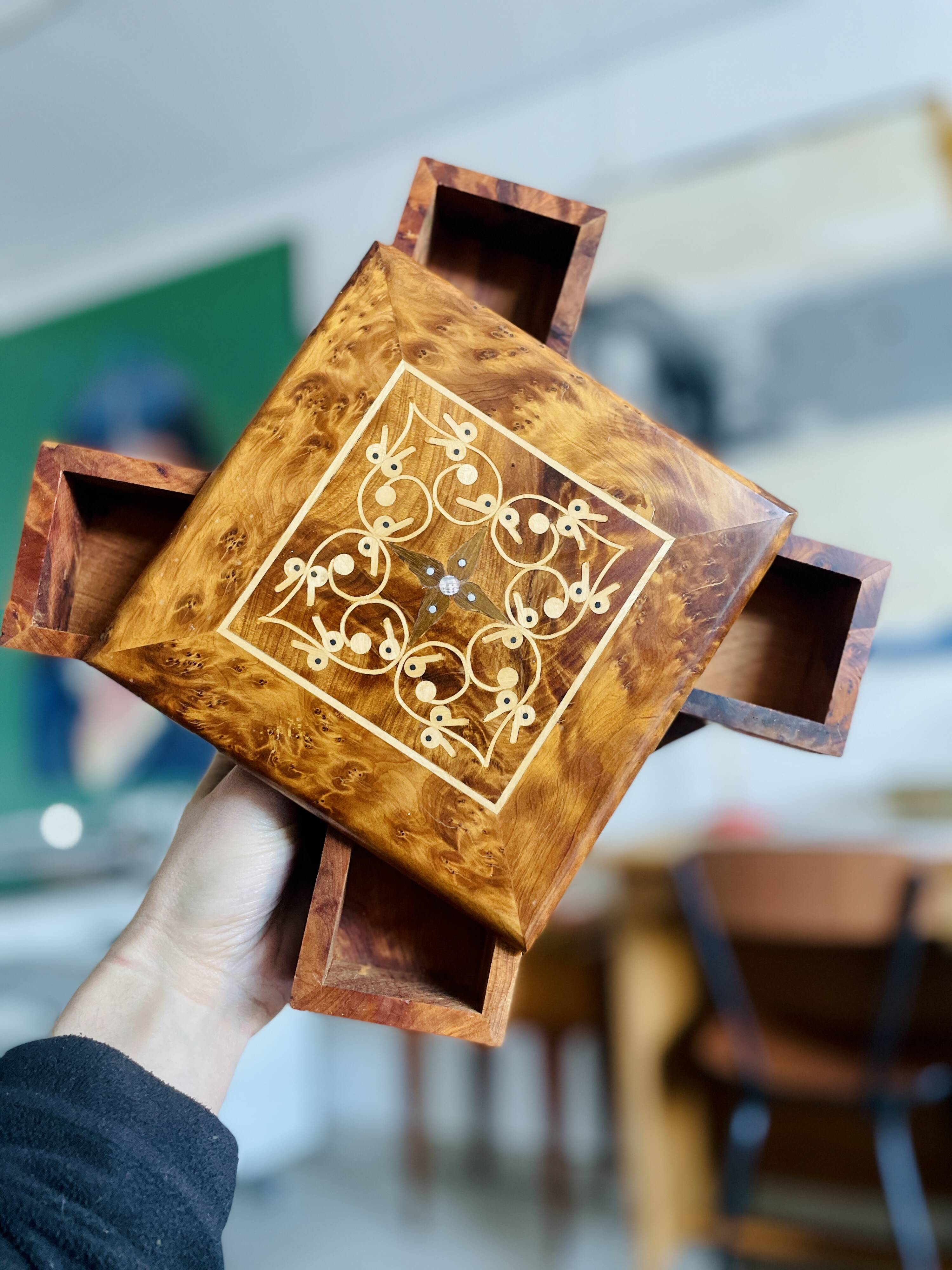 Boite secrète à bijoux en loupe de Thuya