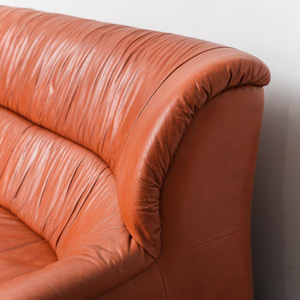 Divano vintage a 3 posti en pelle design anni '70 modernariato