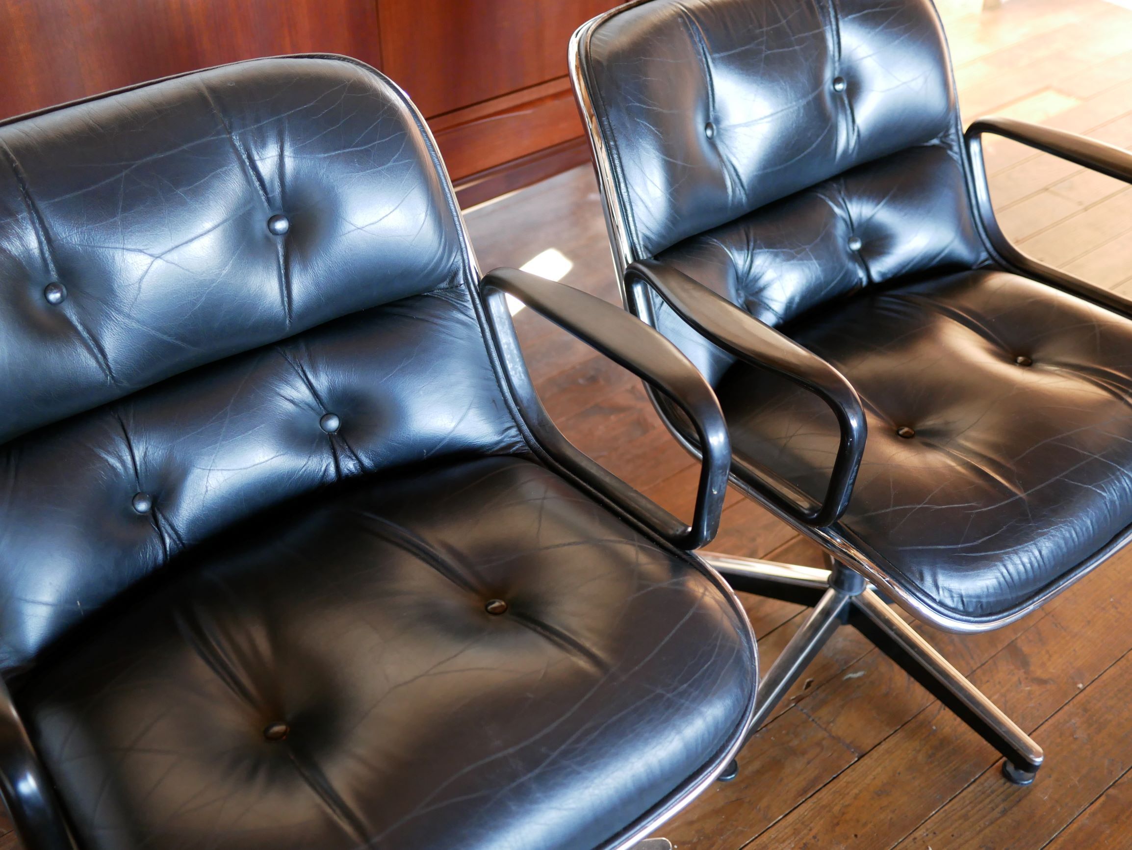 Leather armchair black by Charles Pollock for Knoll International