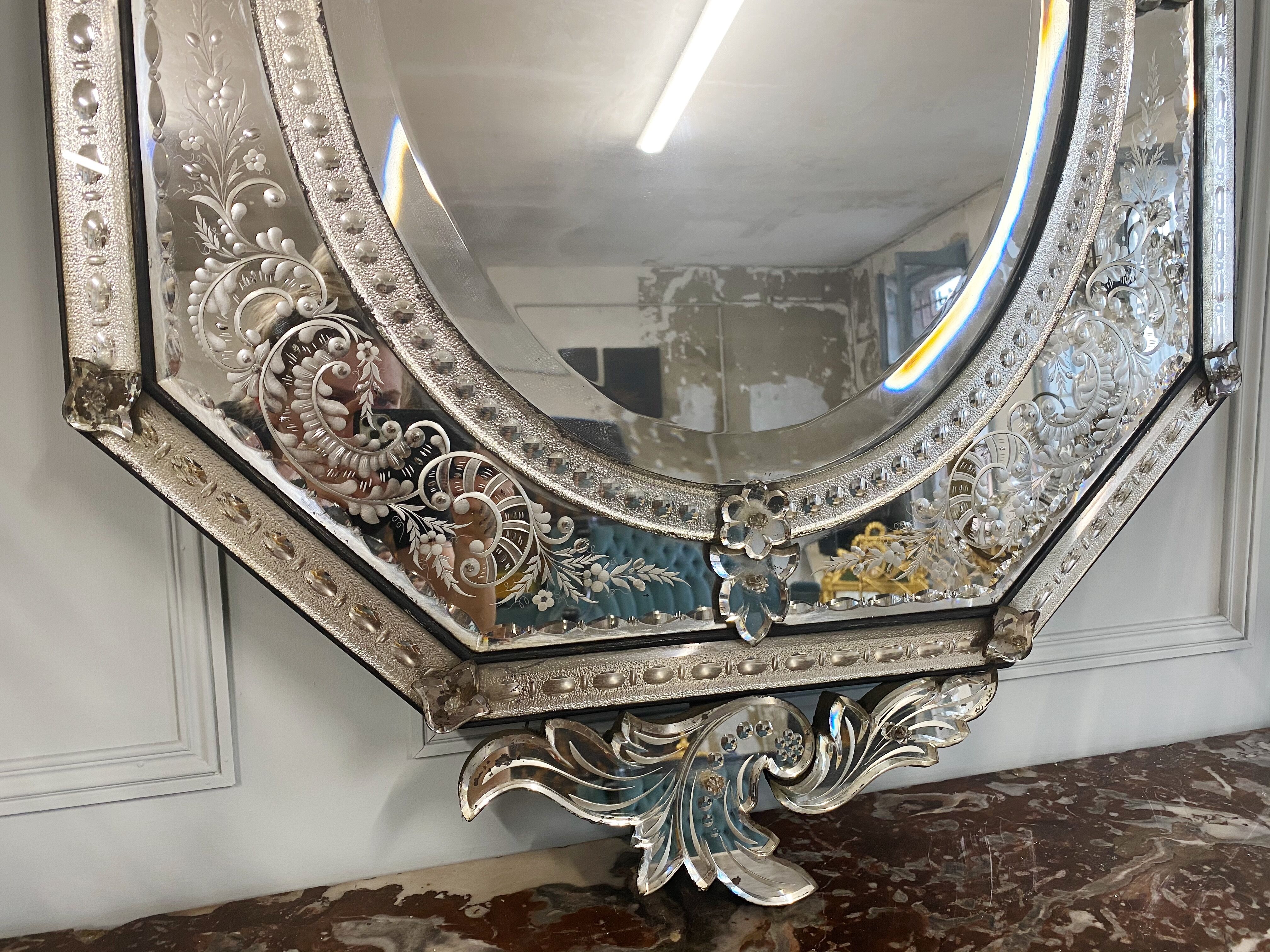 19th century Venitien mirror in bevelled and engraved glass