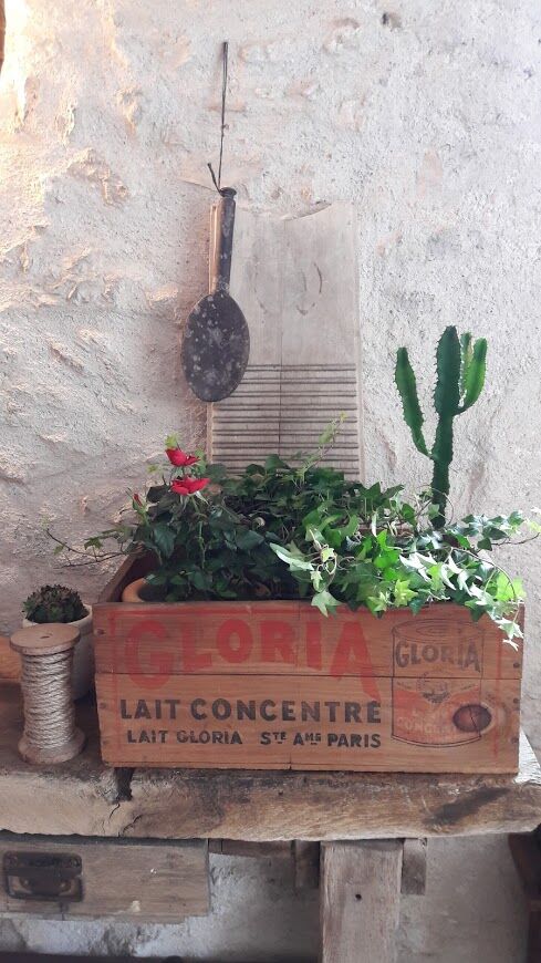 Caisse ancienne en bois Gloria