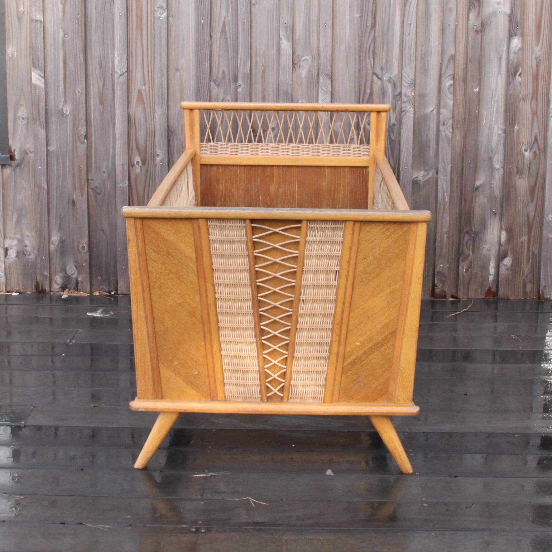 Children's bed in rattan and wood