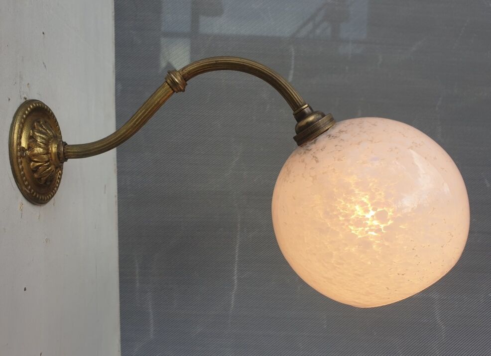 Brass wall lamp and cloudy glass Clichy art deco