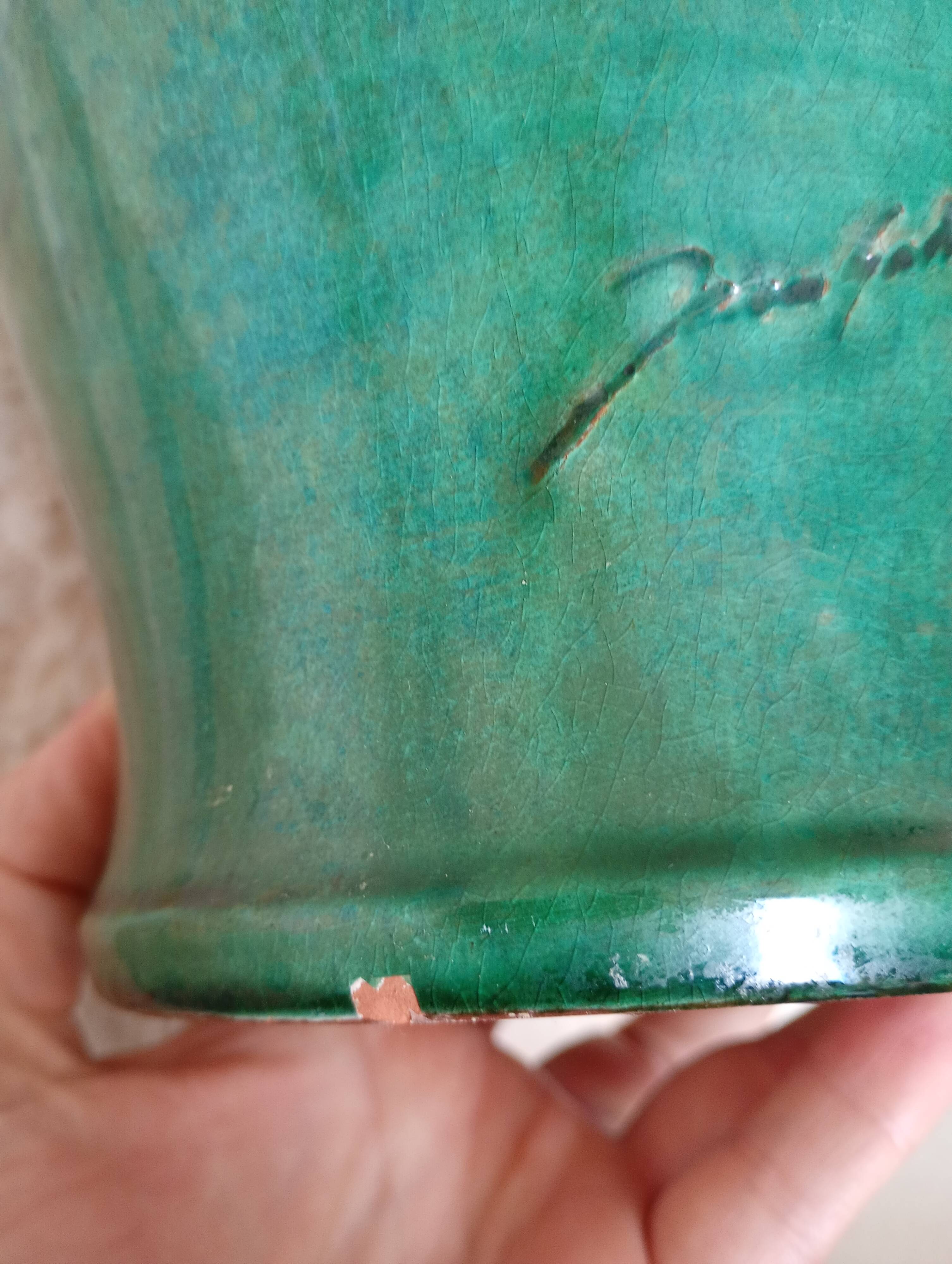 Vase en terre émaillée verte