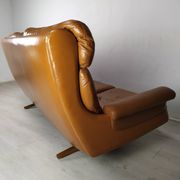 Canapé cuir fauve scandinave