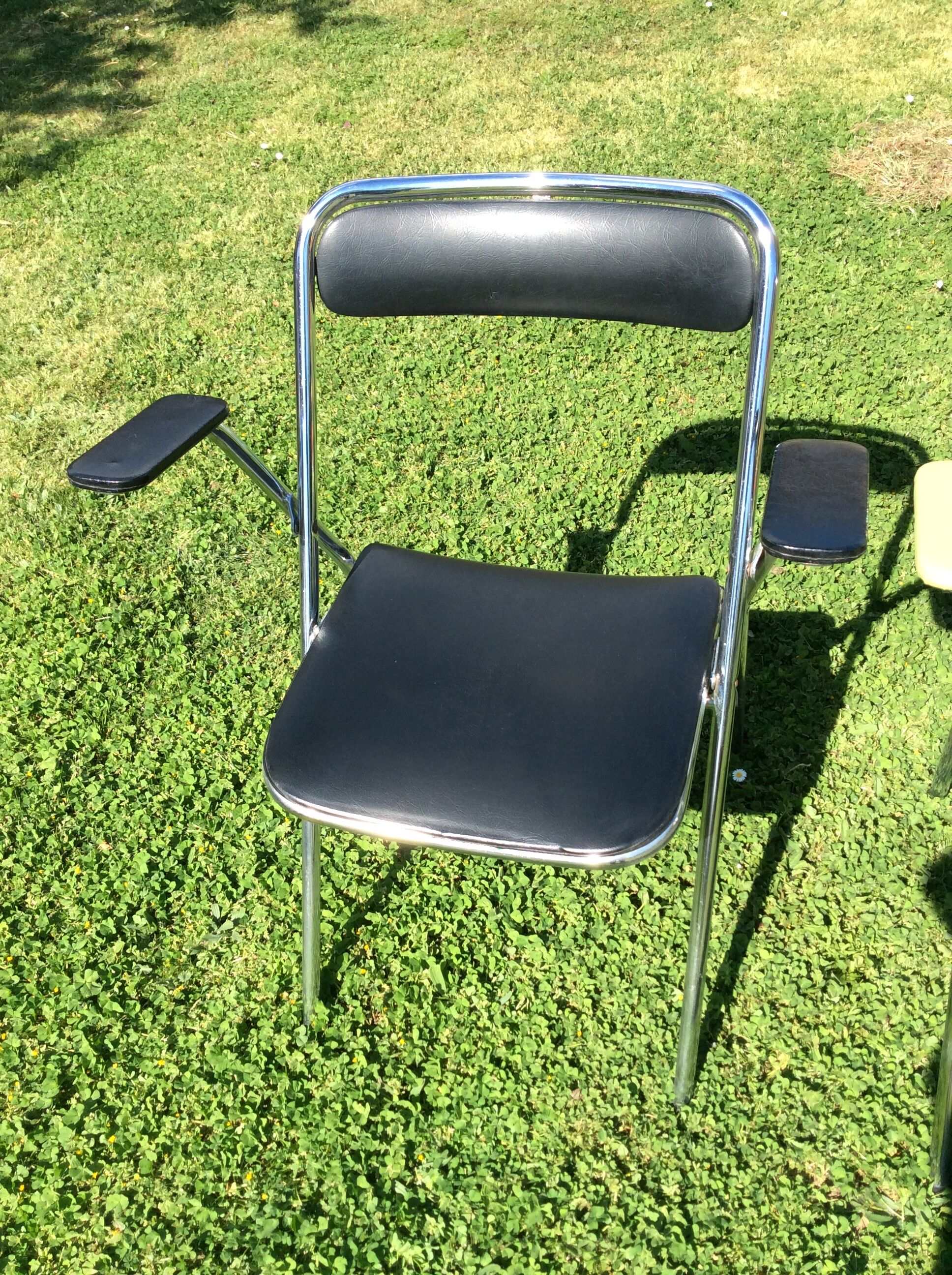 Lot of 4 vintage chairs