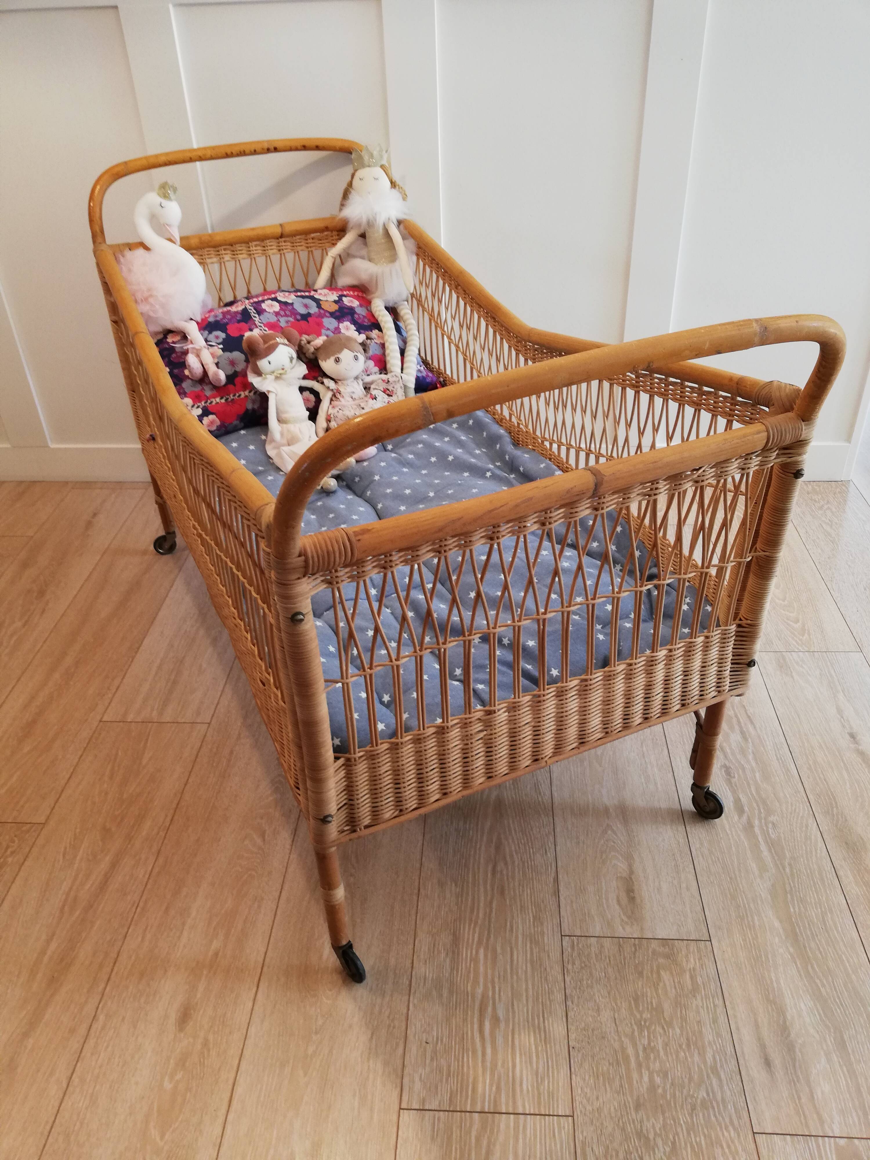 Vintage rattan baby bed