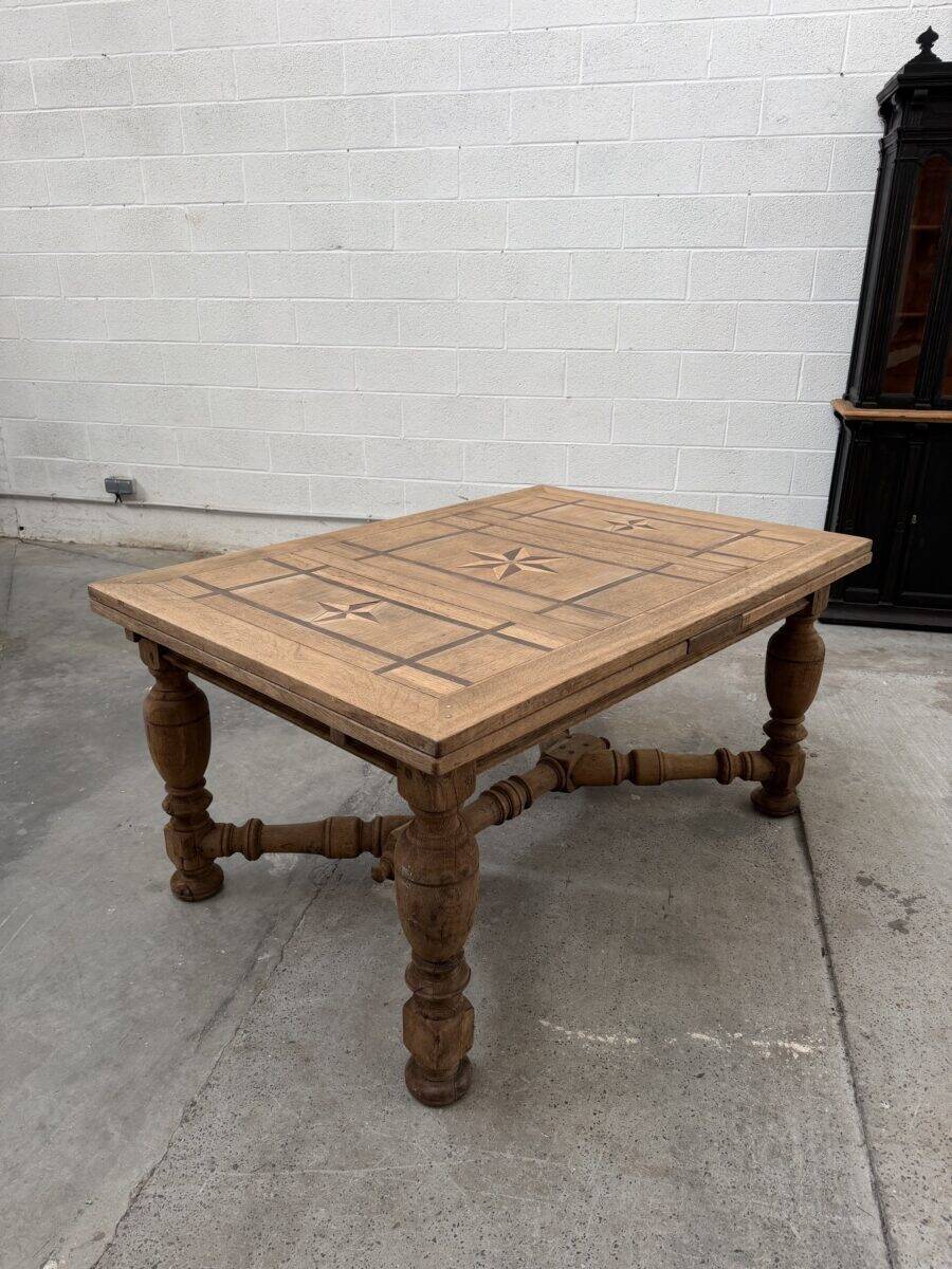 Italian table in raw oak from the 19th century.