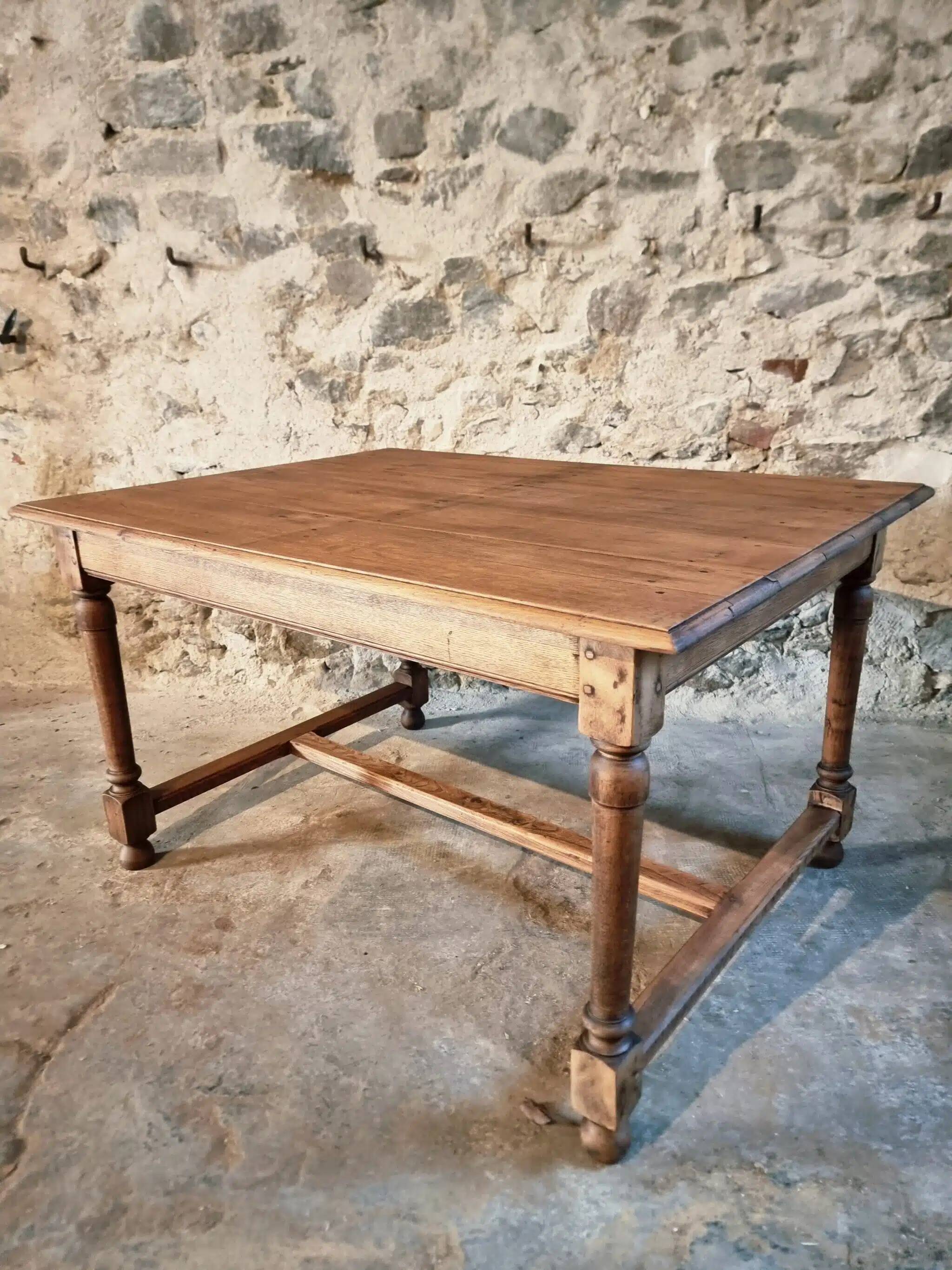 Antique French oak and elm dining table – Early 20th century farmhouse table with turned legs