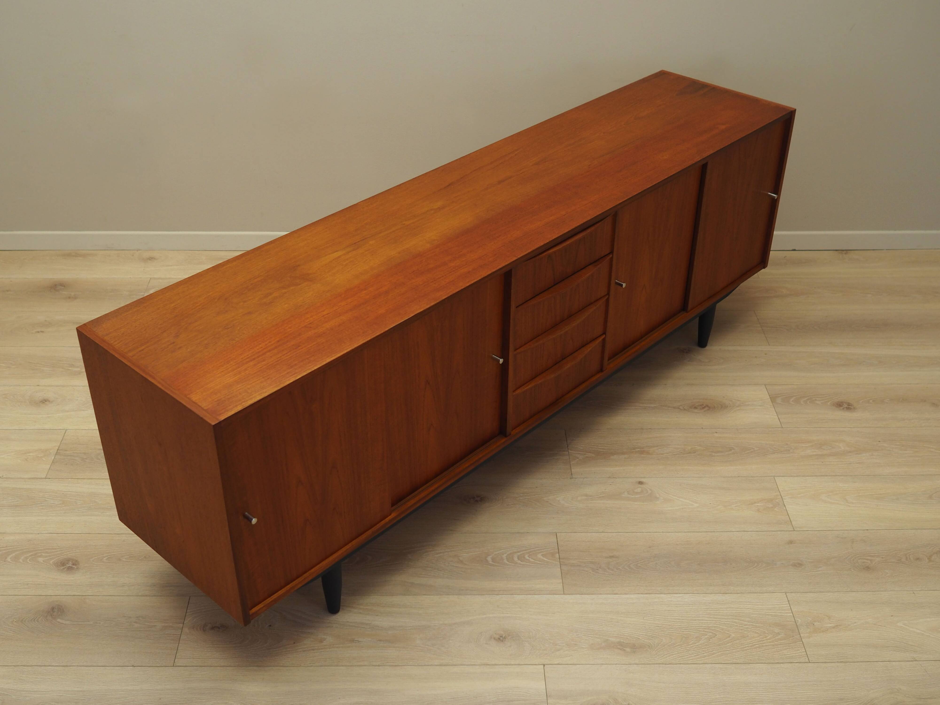 Enfilade en teck, design danois, années 1970, production : Danemark