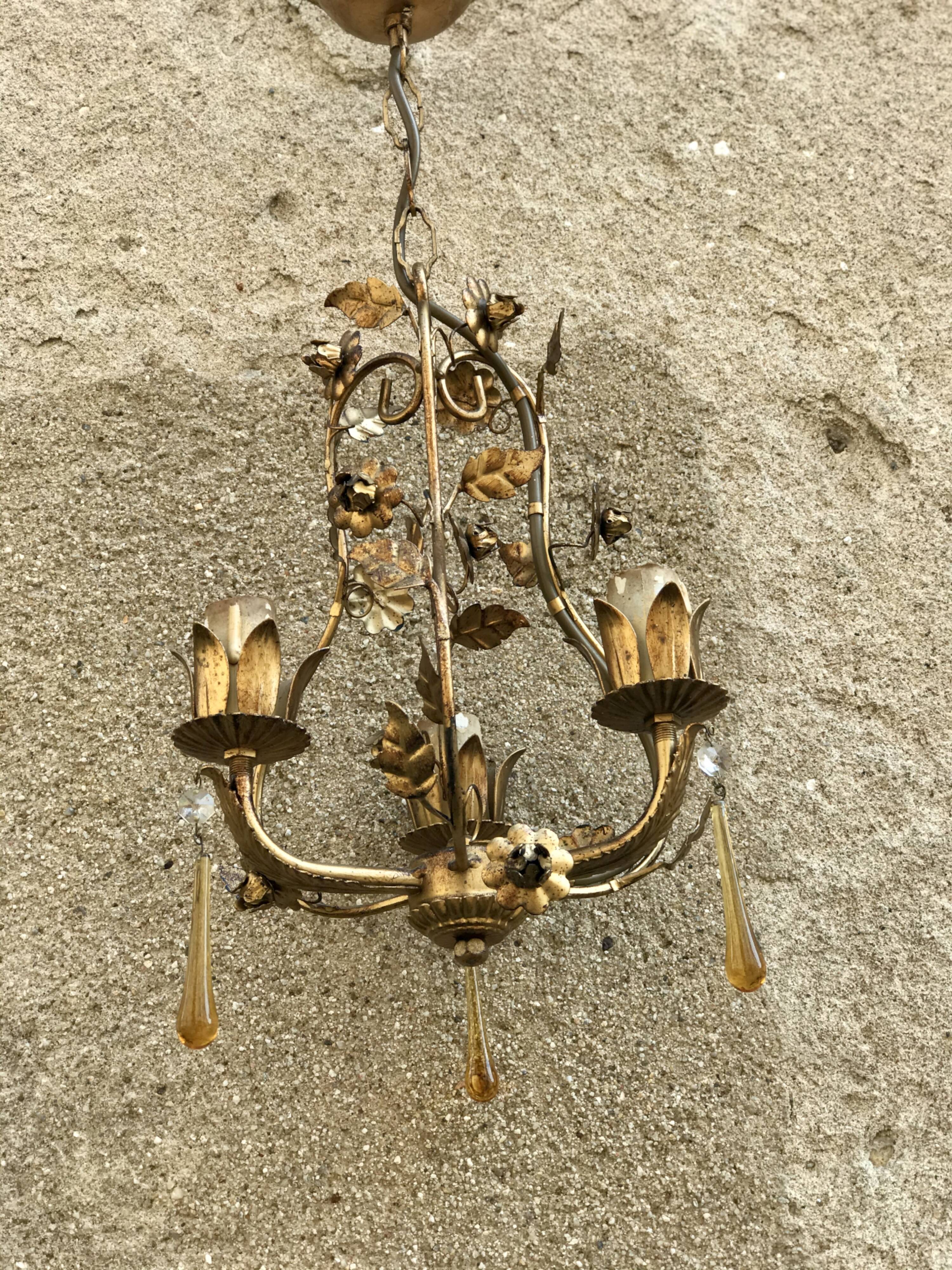 Golden flowering chandelier