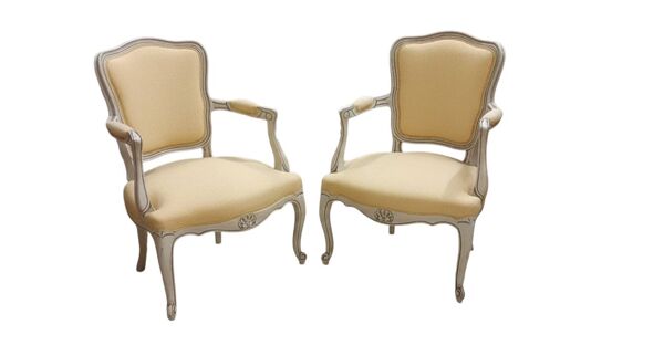 Paire de Fauteuils Cabriolets Style Louis XV - Bois Patiné et Tissu Ja