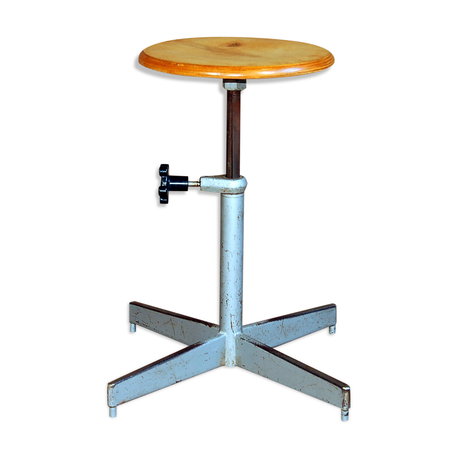 Workshop turning stool adjustable in height