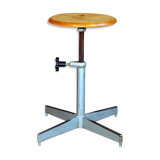 Workshop turning stool adjustable in height