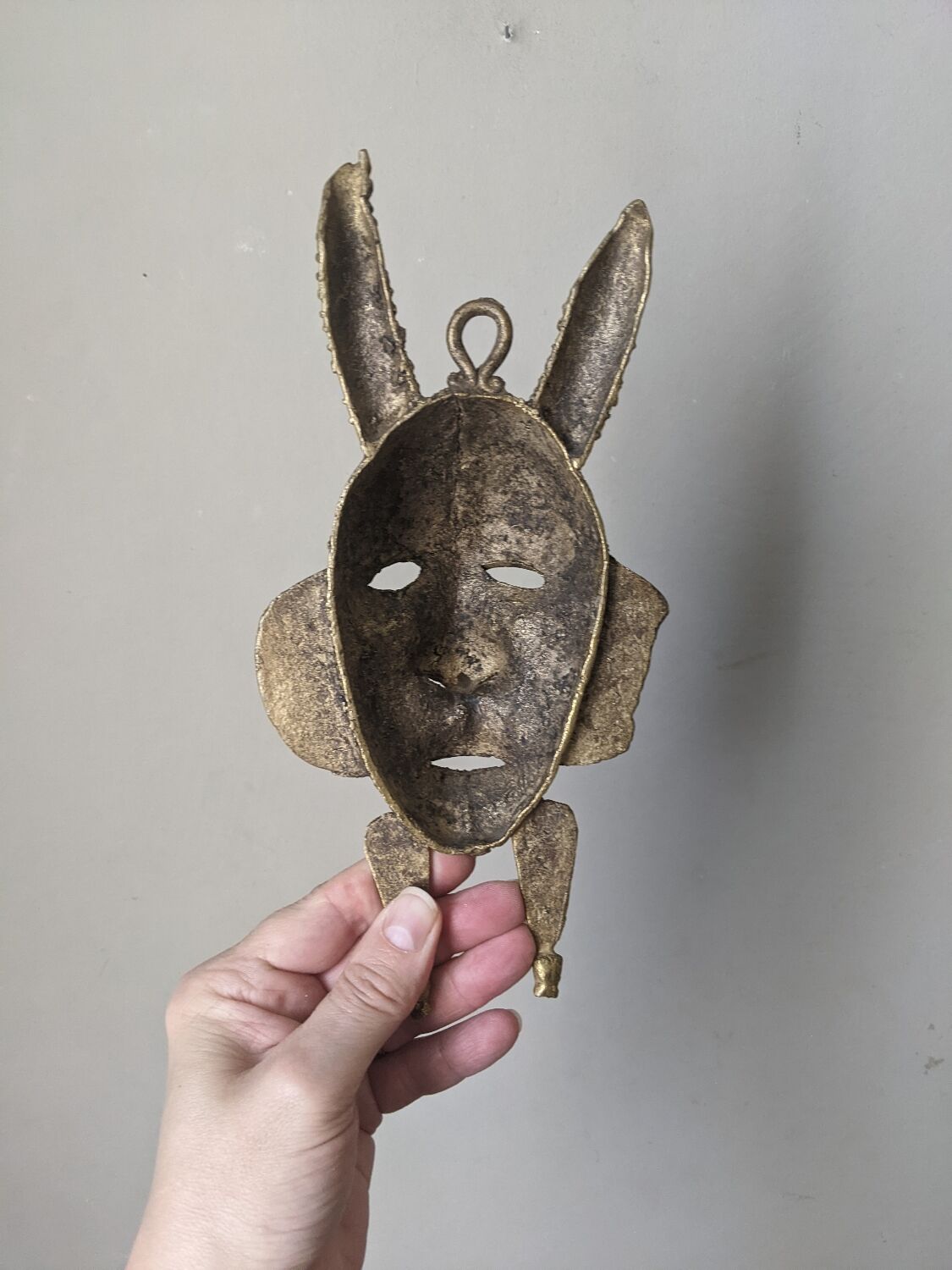 Handcrafted bronze wall mask, Sénoufo African art.