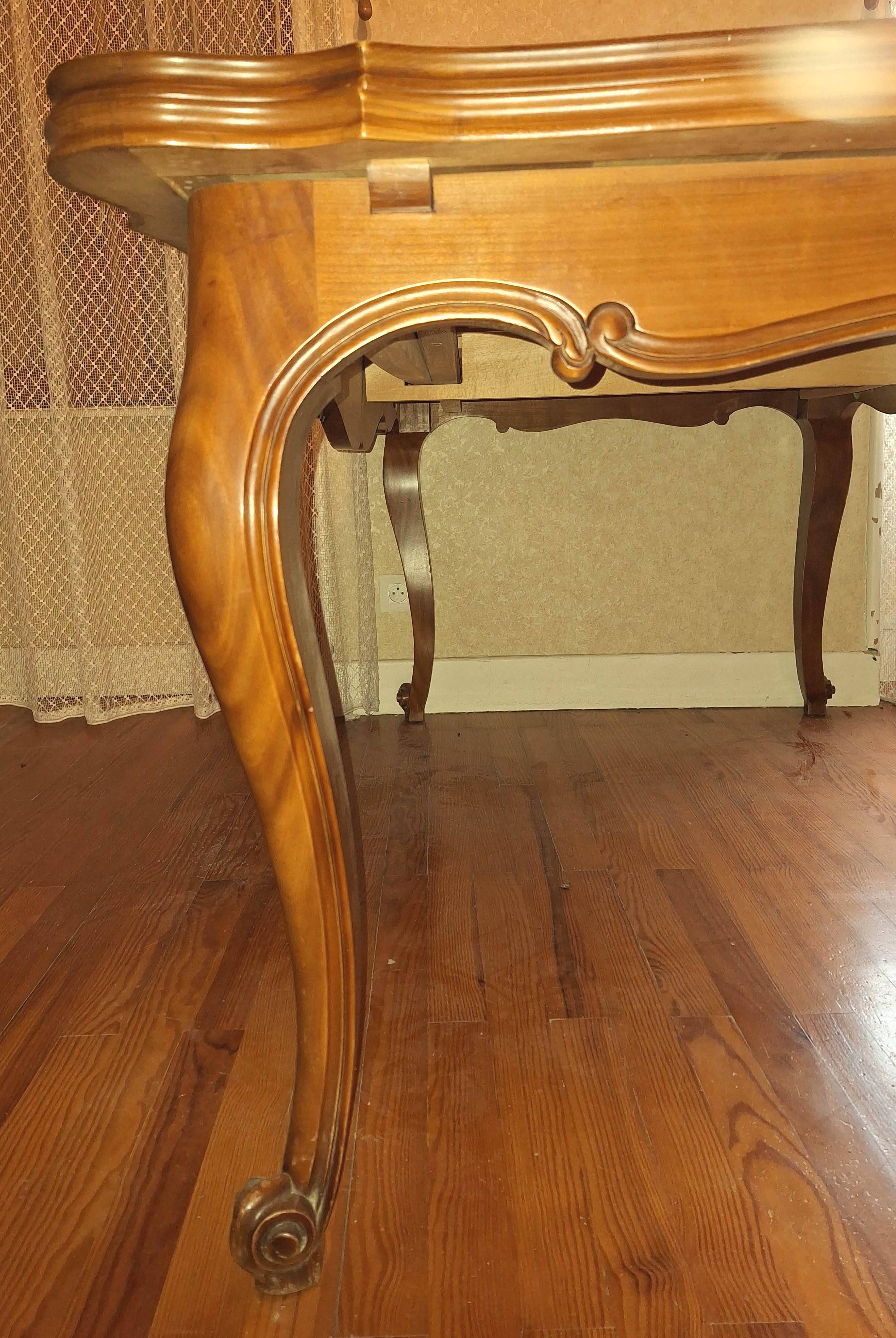 Extendable table in Louis XV style made of solid cherry wood and marquetry.