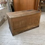 Central island trading counter in walnut