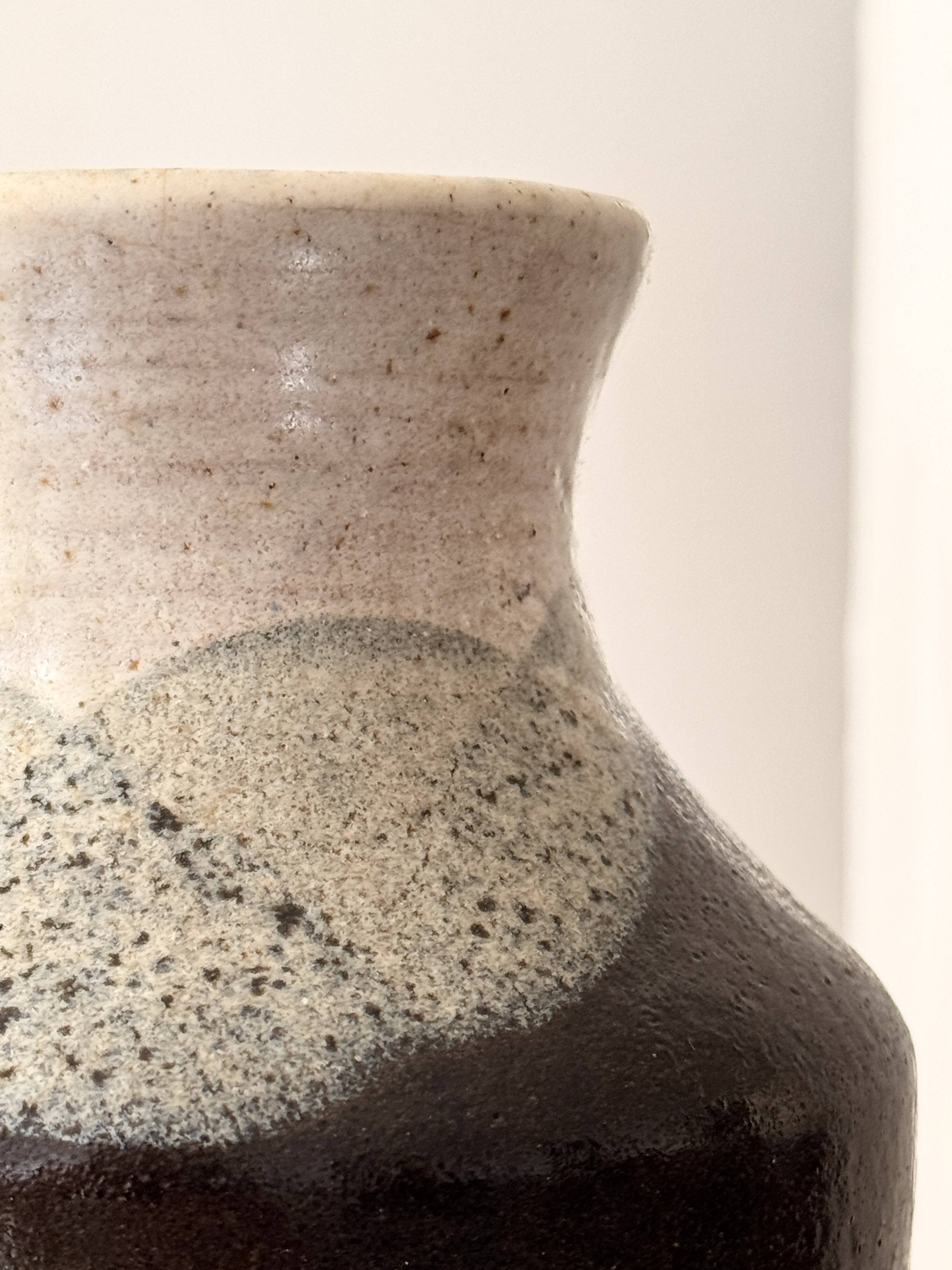 vase en grés émaillé, signé PQV France vers 1970
