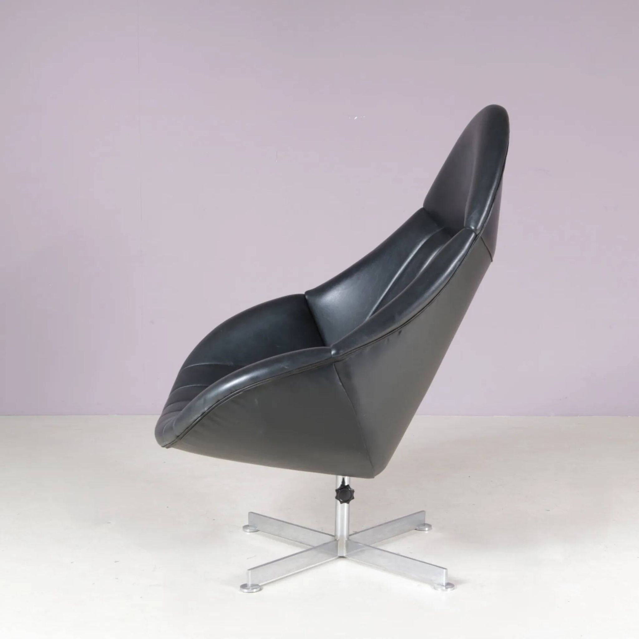 1960s swivel easy chair on chrome crossbase with black skai seat / Rudolf Wolf / Rohé, Netherlands