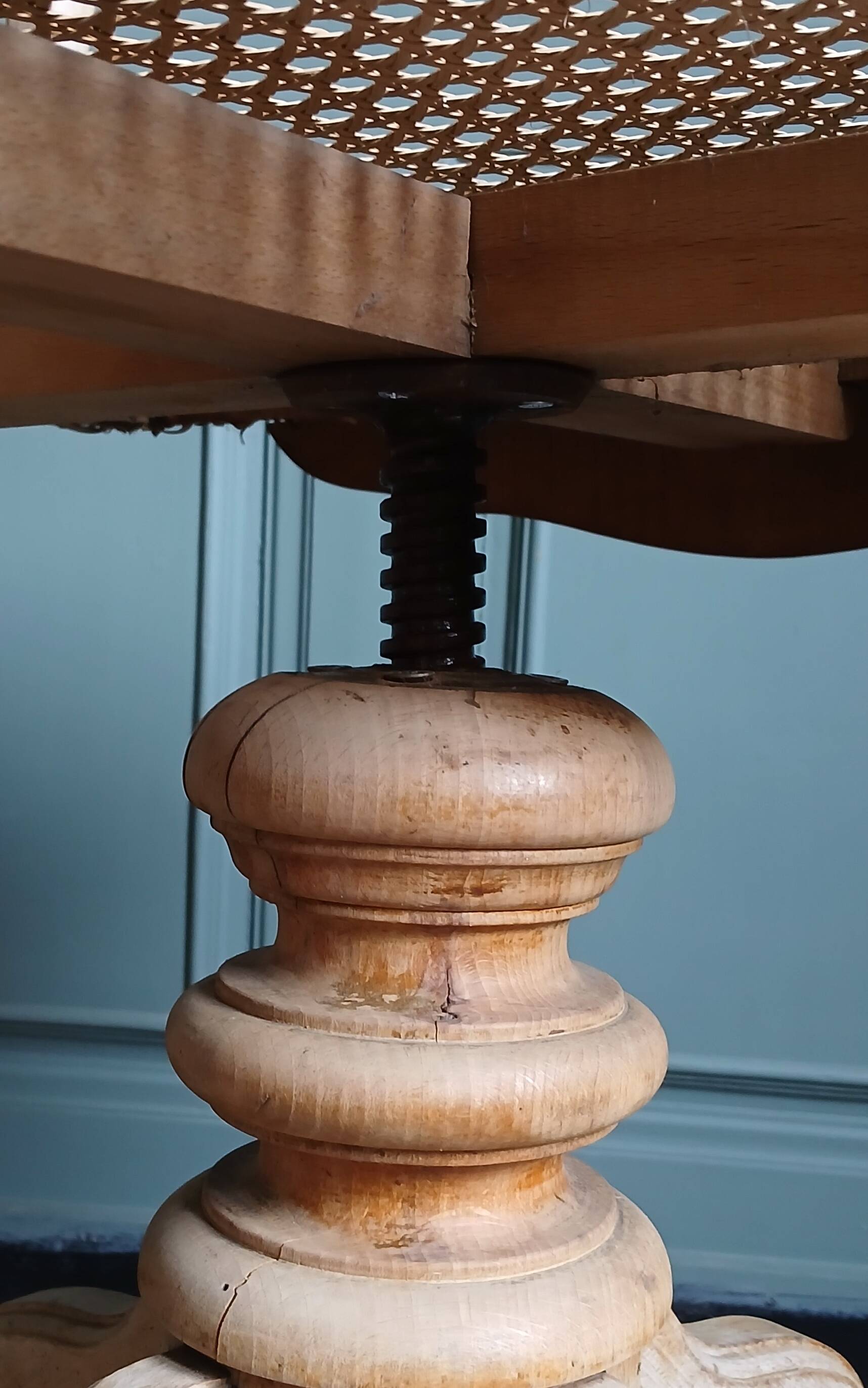 Fauteuil de bureau américain "capitaine" en chêne & cannage, vers 1900