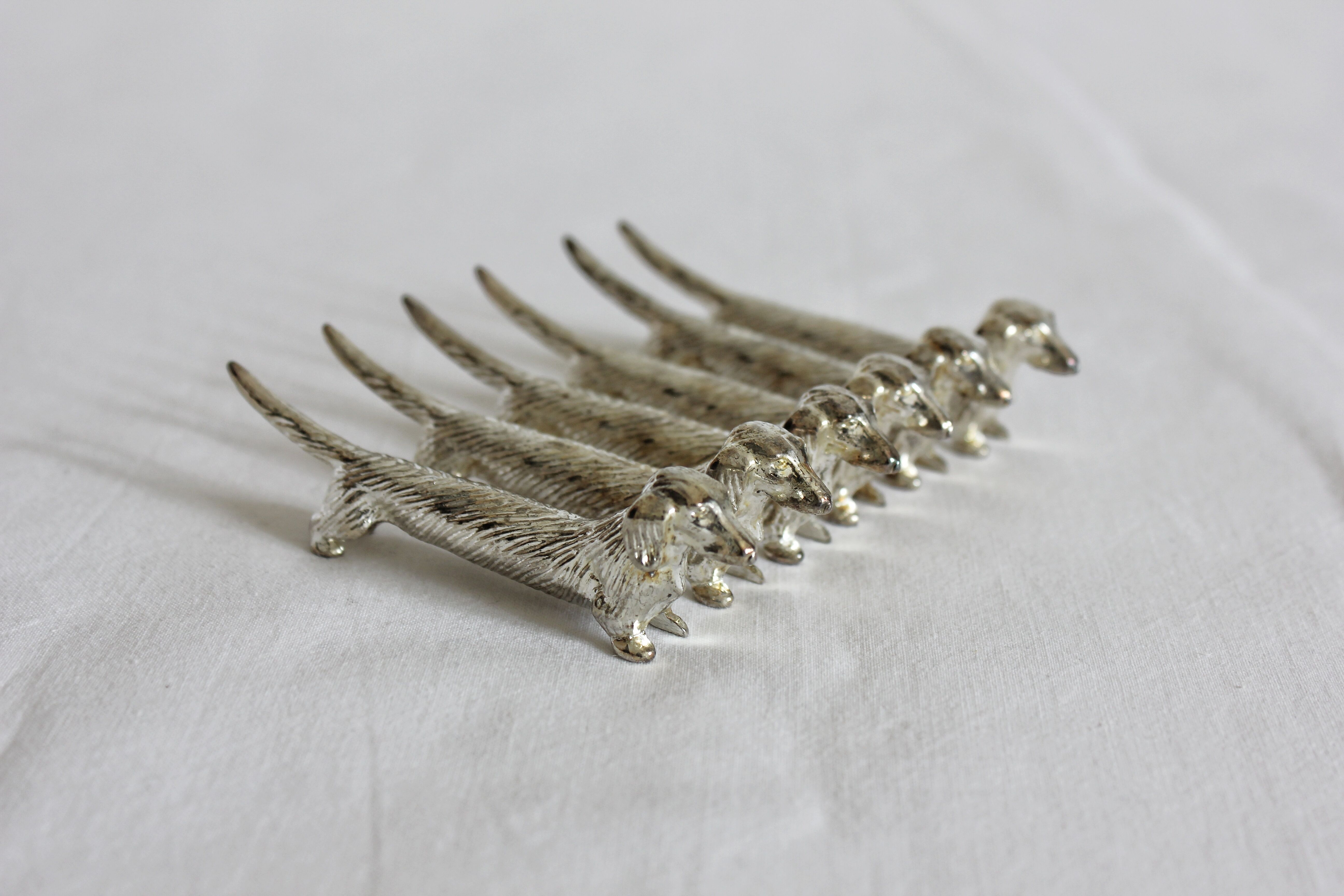 6 dog dachshund knife holders in vintage silver color metal